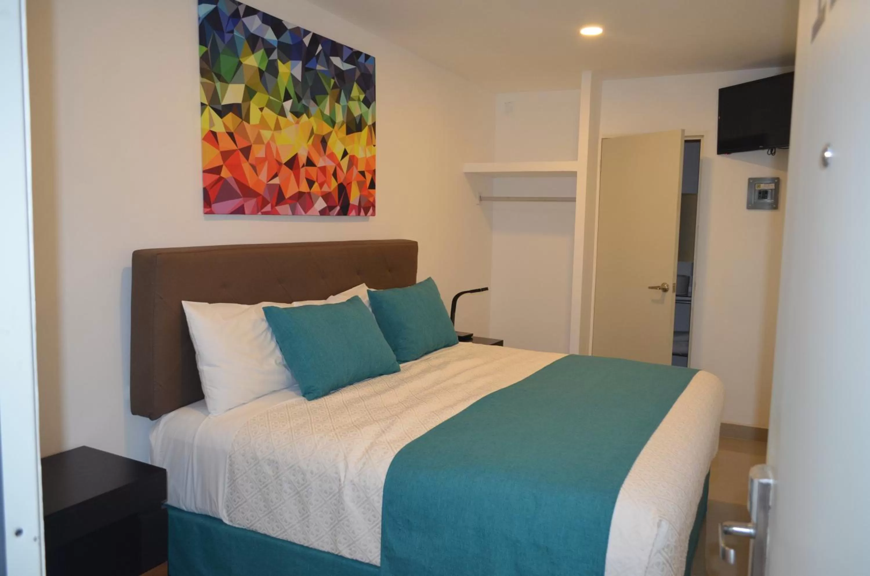 Bathroom, Bed in Container Inn Hotel Aeropuerto