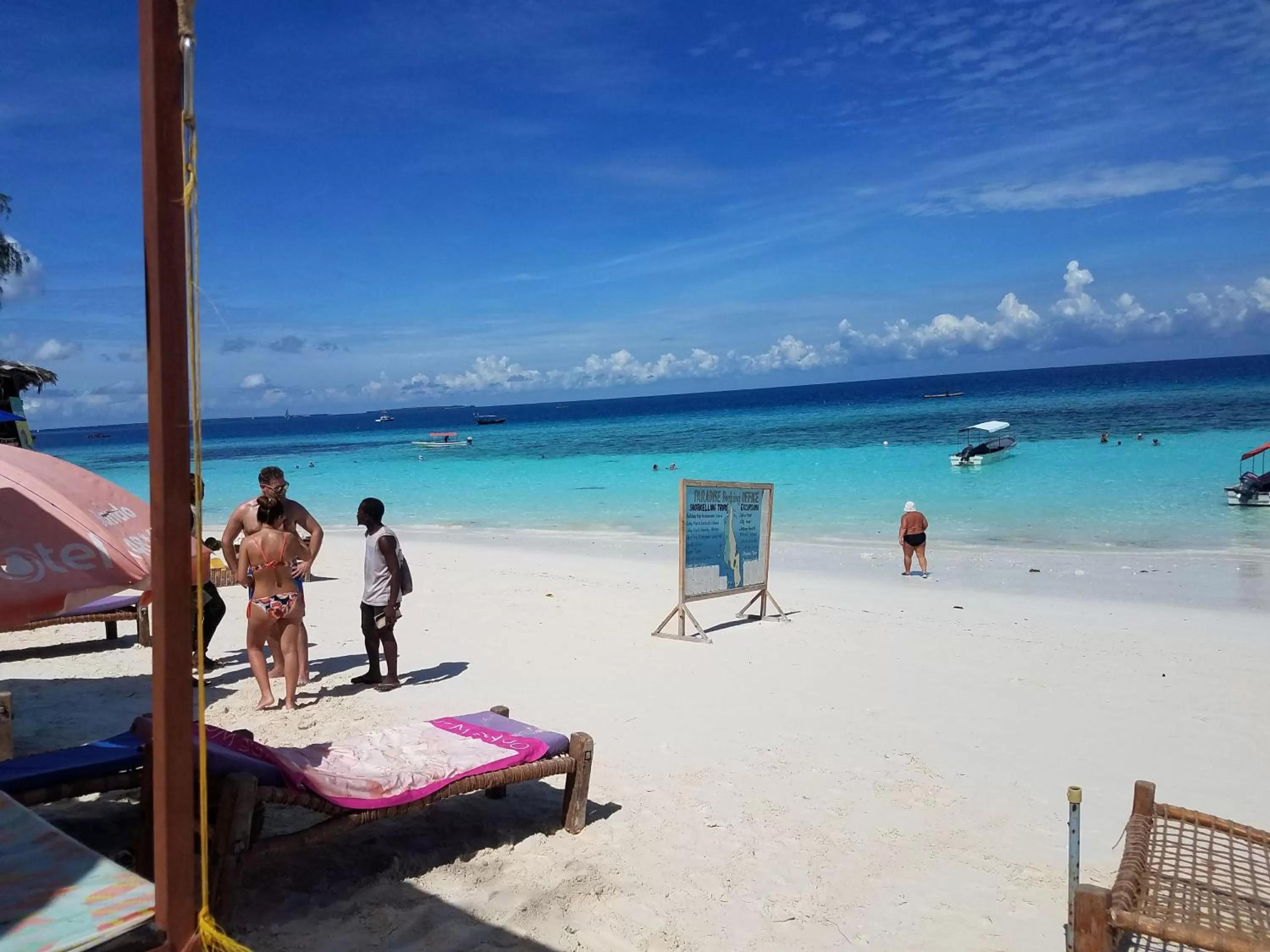 Baraka Aquarium Bungalows