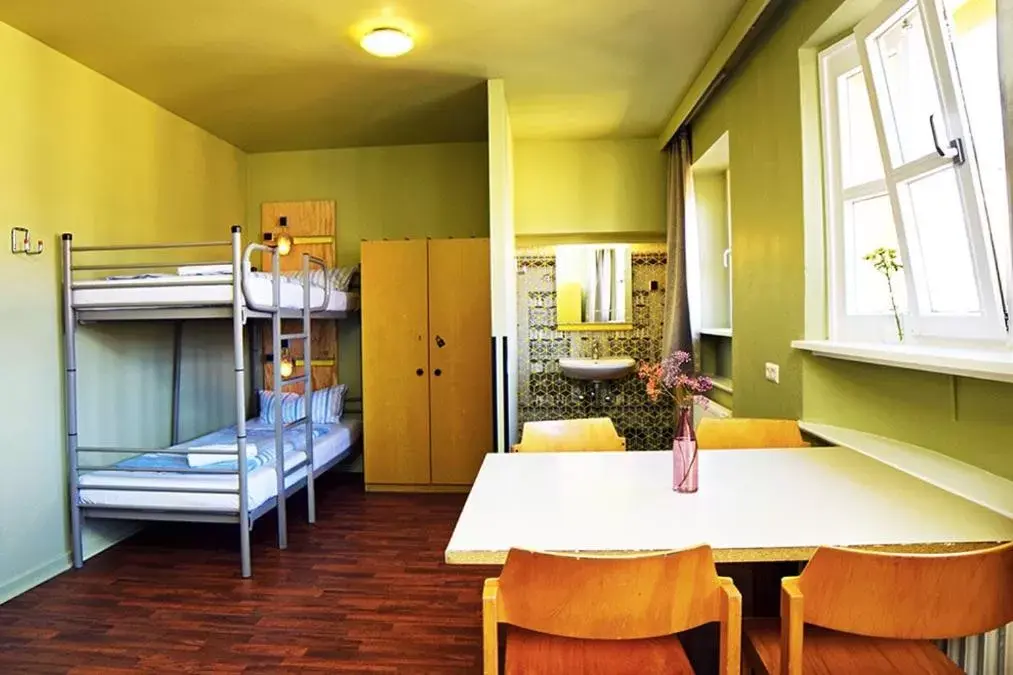 Single Bed in 4-Bed Dormitory Room in Amstel House Hostel Single Bed in 4-Bed Dormitory Room in Amstel House Hostel