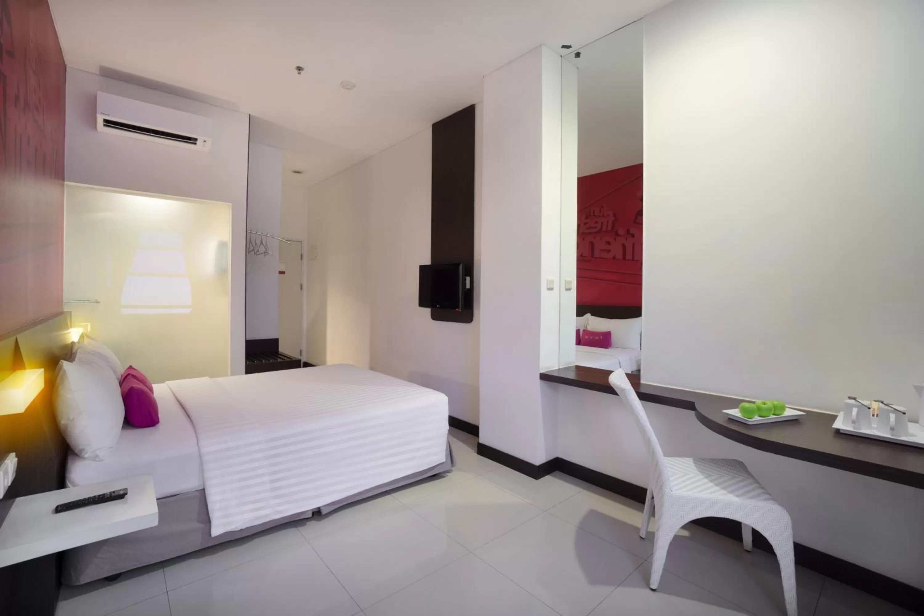 Bedroom, Bed in favehotel Pluit Junction