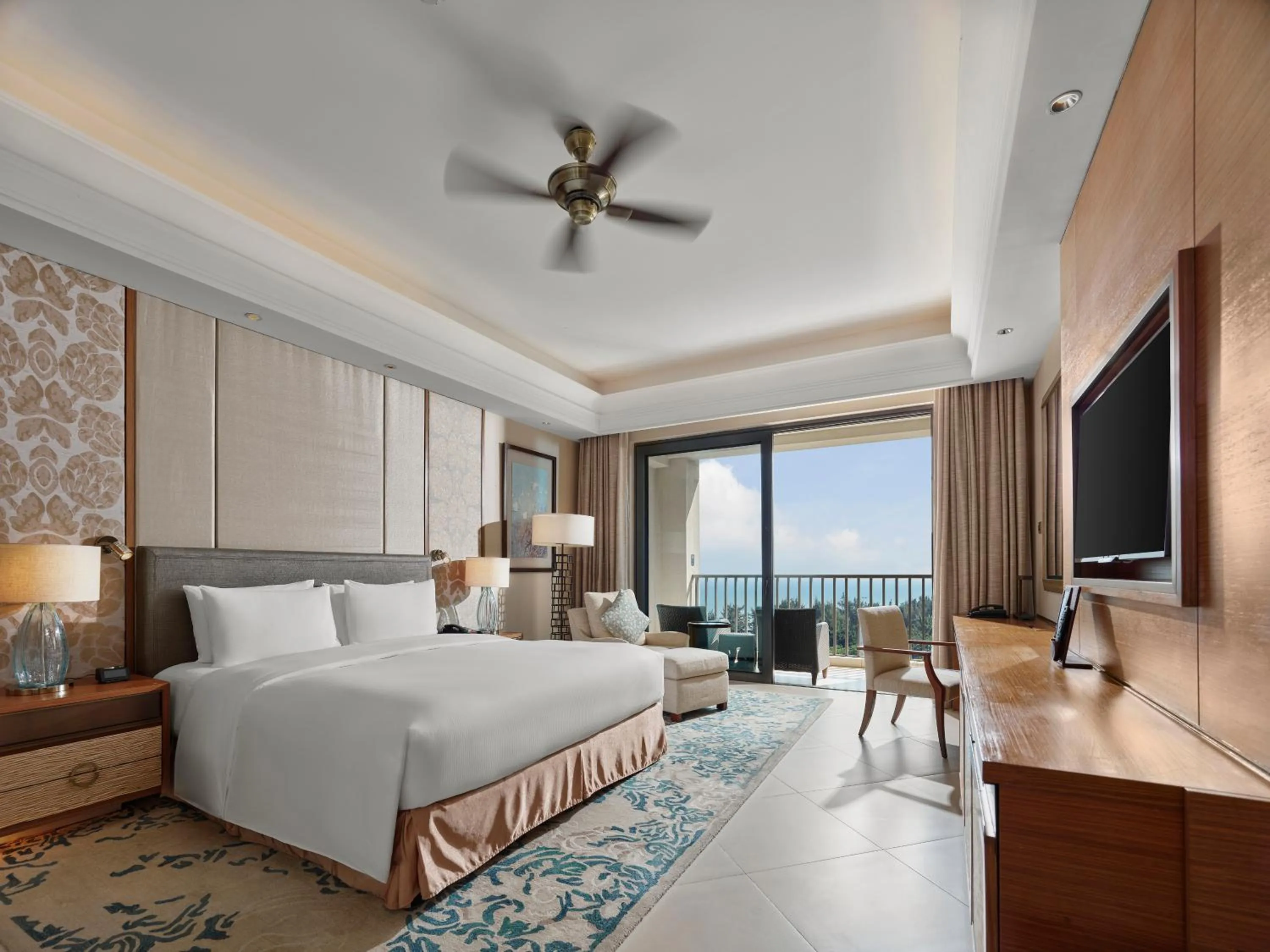 Bed in Hilton Haikou Meilan - Beachfront Hotel