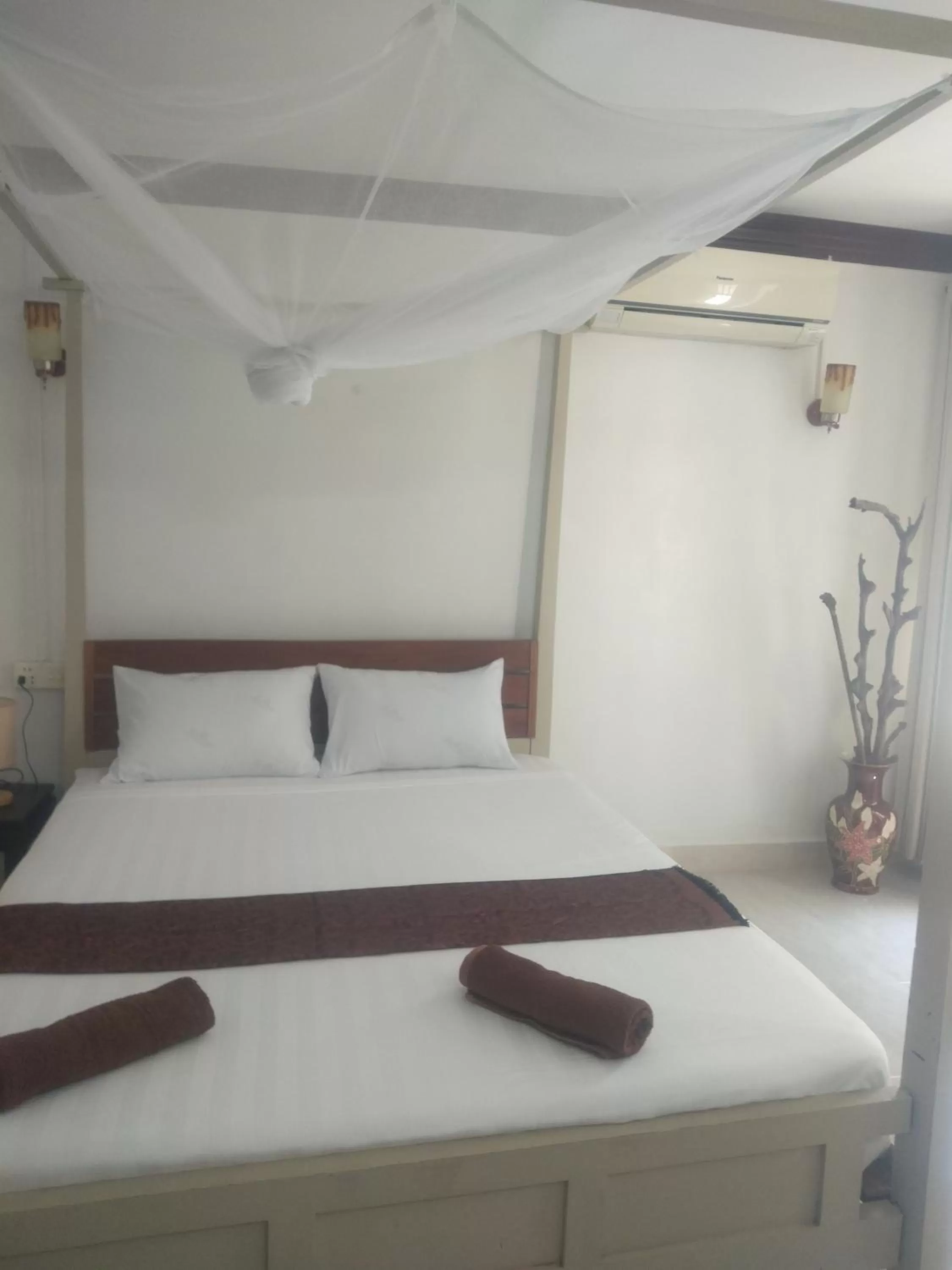 Standard Double Room in Manoha Villa