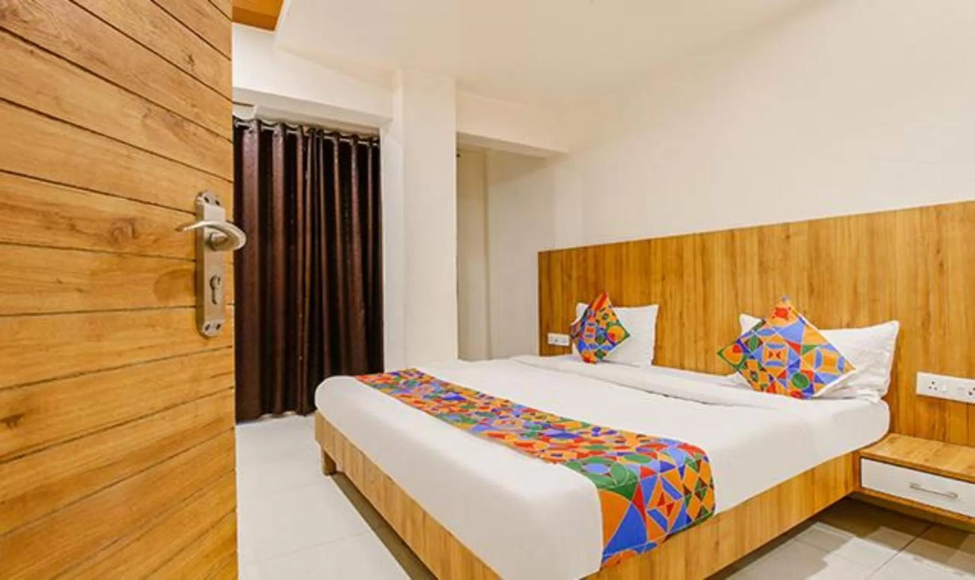 Photo of the whole room, Bed in Via Sunshine Regency