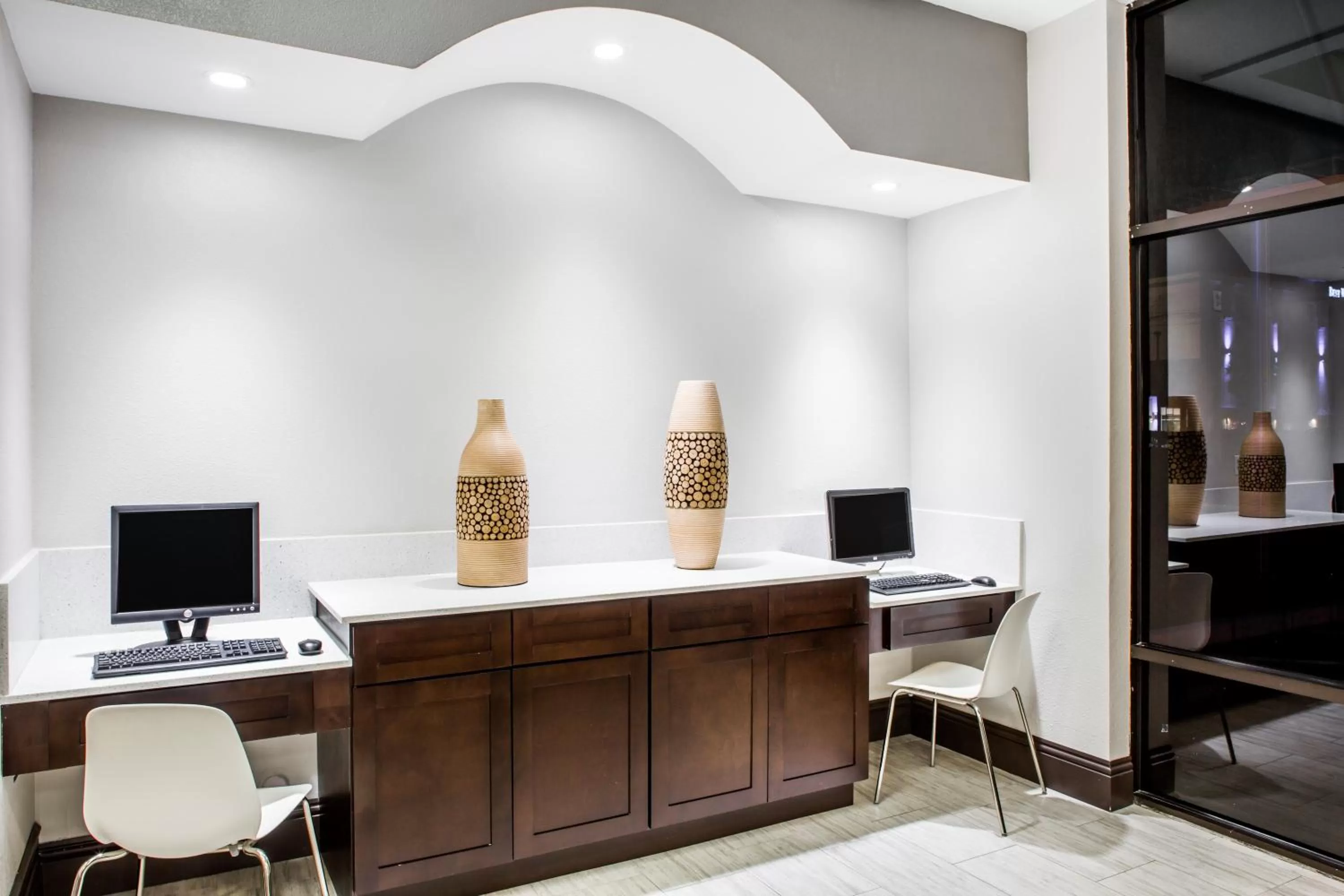 Business facilities in Days Inn & Suites by Wyndham Orlando Airport