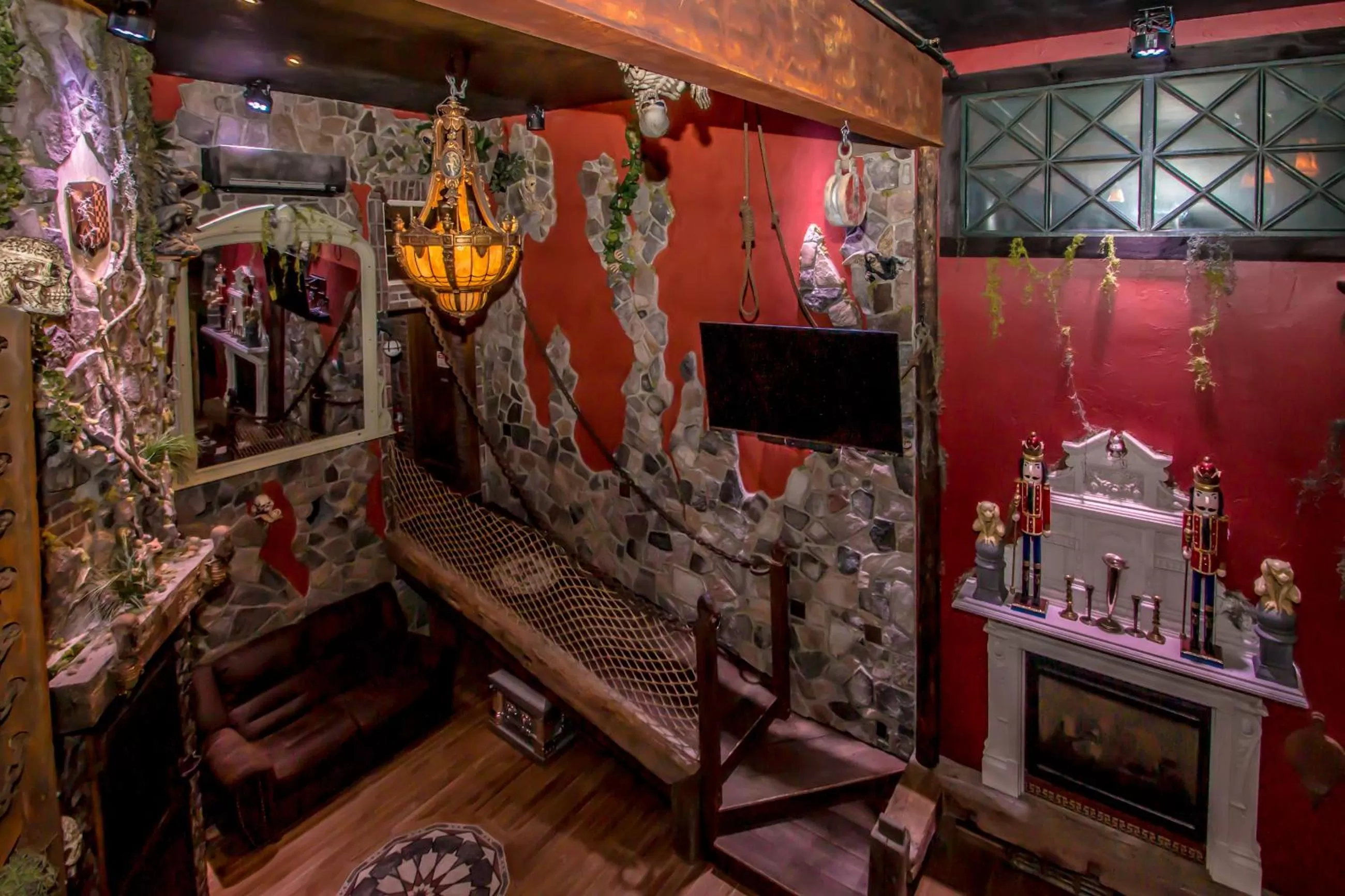 TV and multimedia, TV/Entertainment Center in Adventure Suites