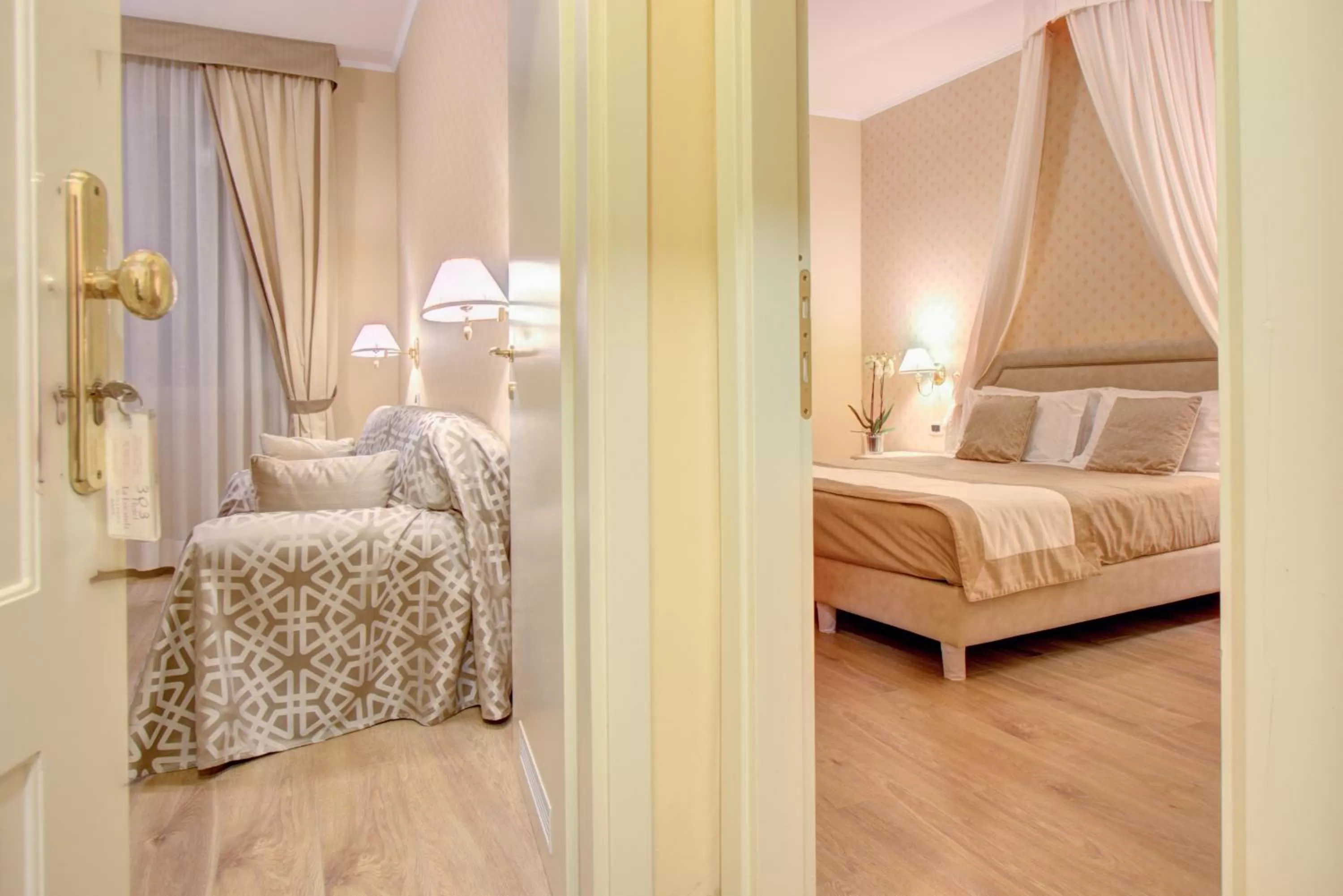 Bedroom, Bed in Hotel La Locanda