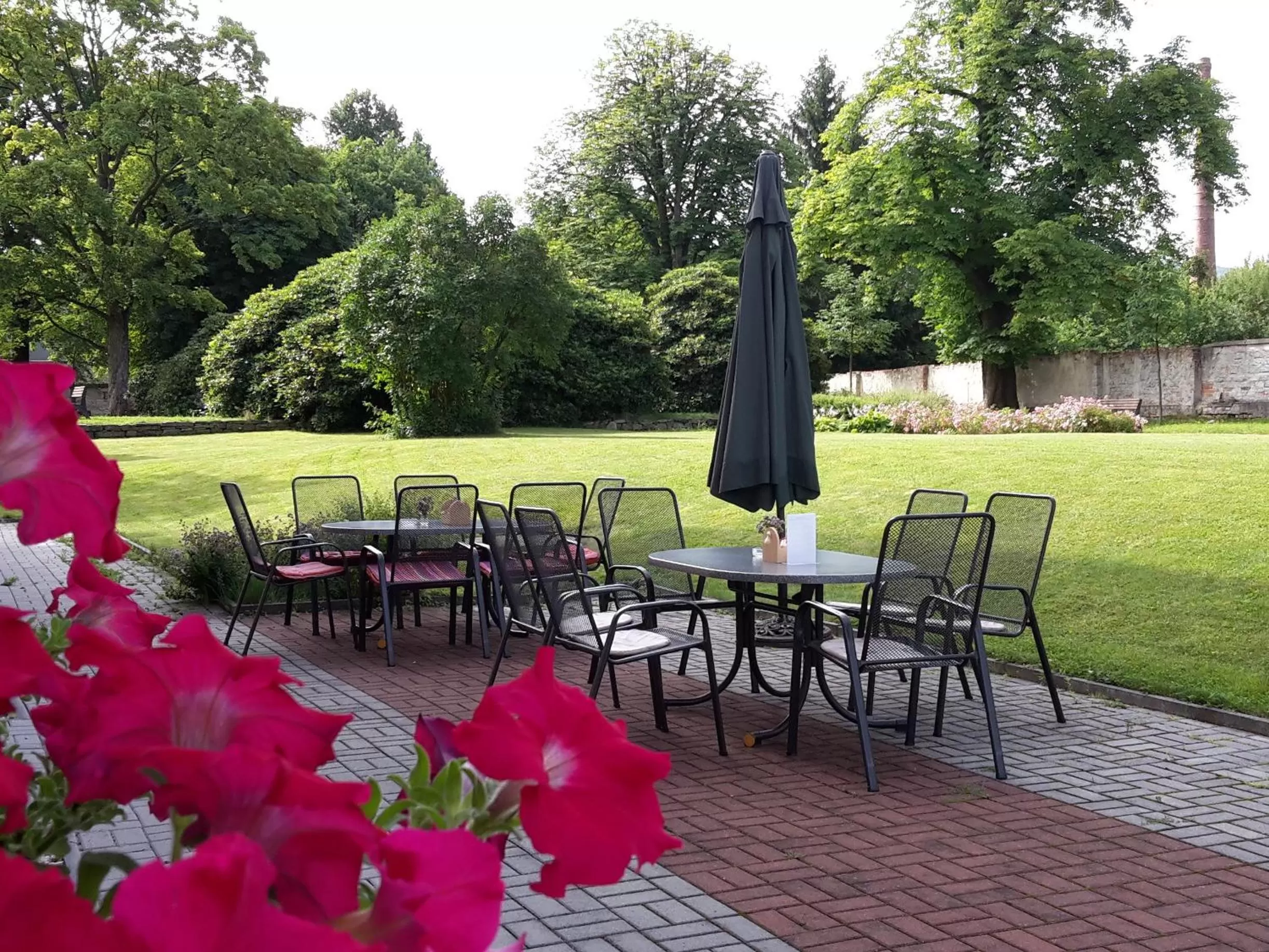 Restaurant/places to eat in Vzdělávací Středisko a Hotel