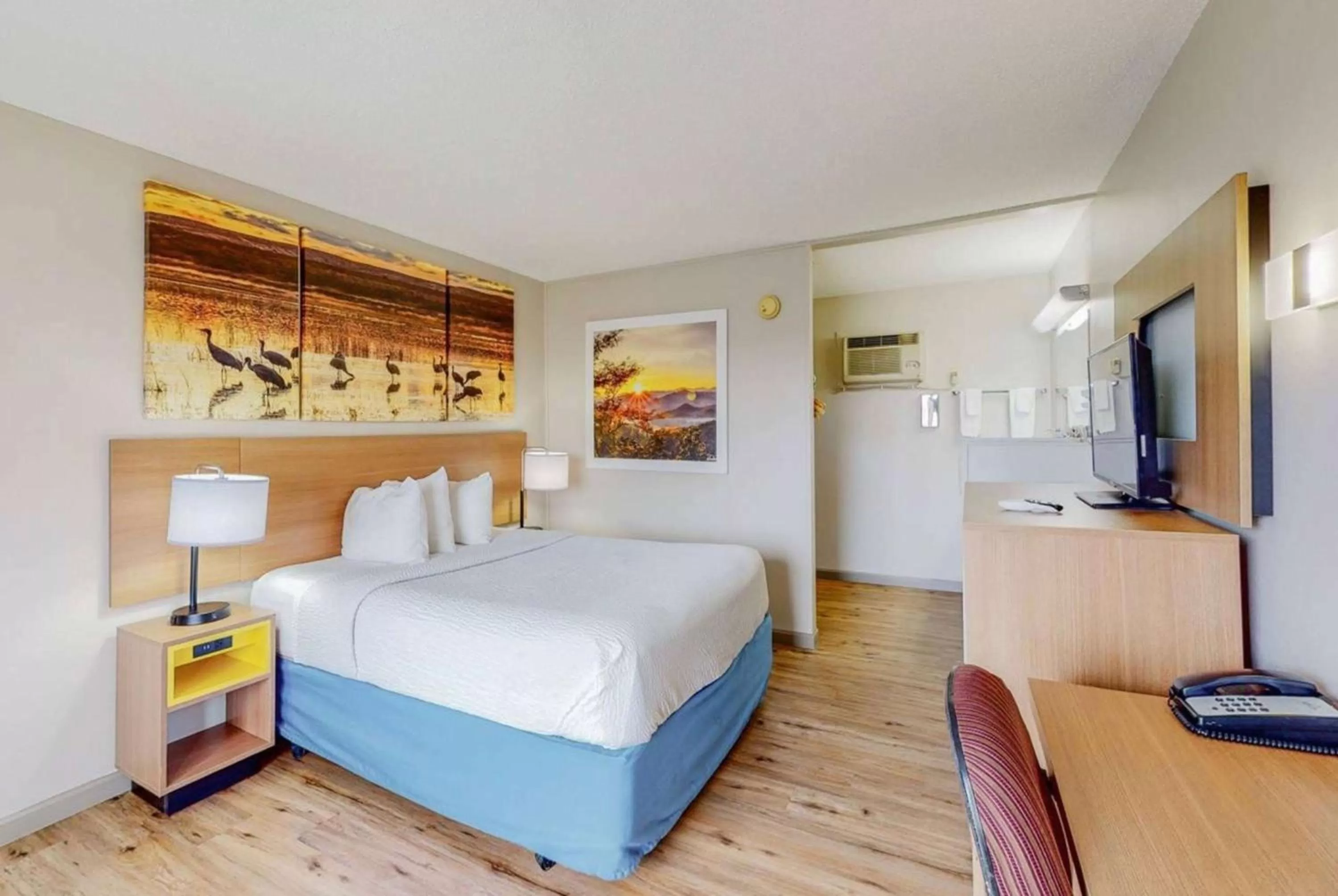 Photo of the whole room, Bed in Days Inn by Wyndham Socorro