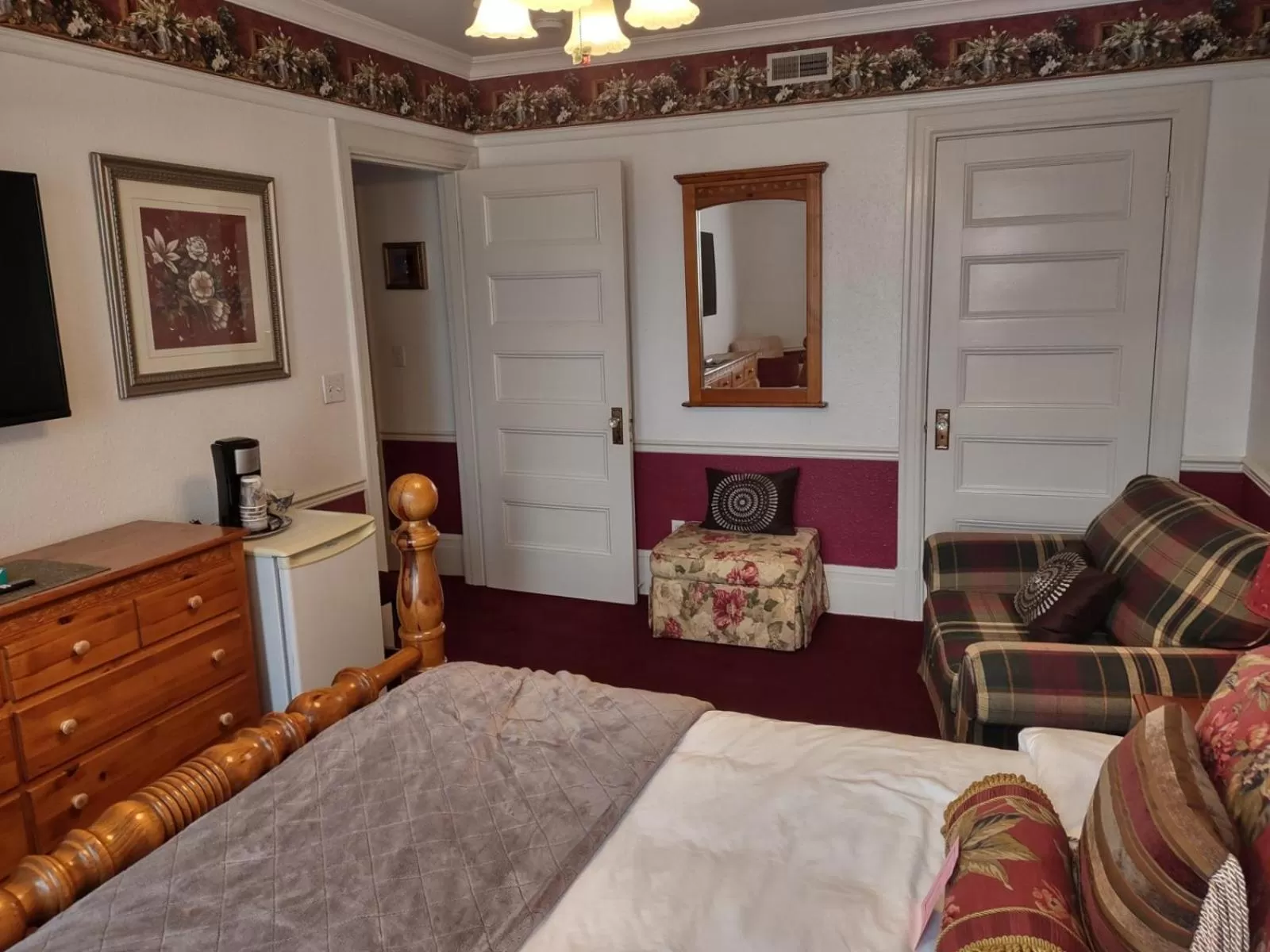 Coffee/tea facilities, Bed in The King George Inn