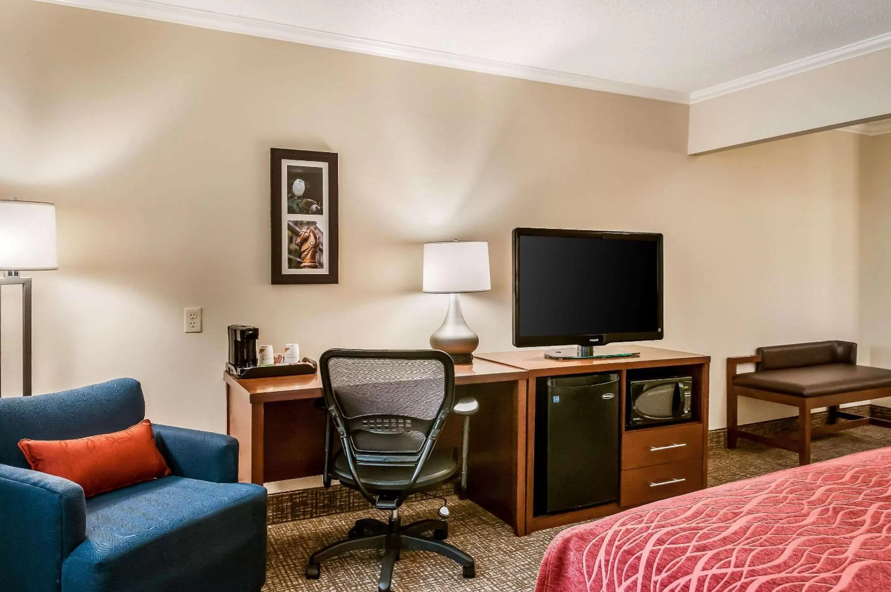 Photo of the whole room in Comfort Inn & Suites At Copeland Tower