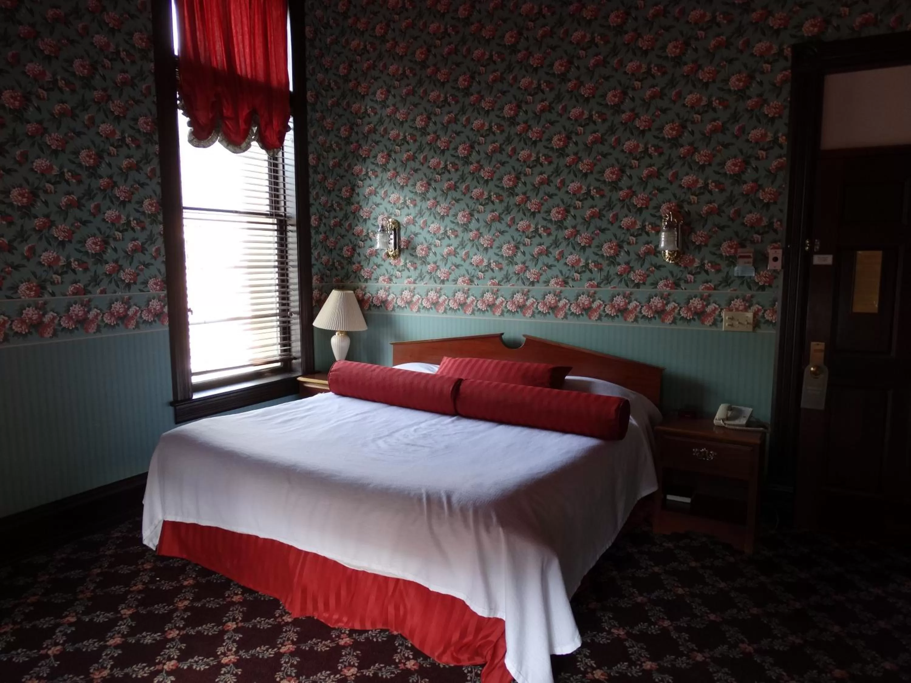 Bed in Historic Iron Horse Inn - Deadwood