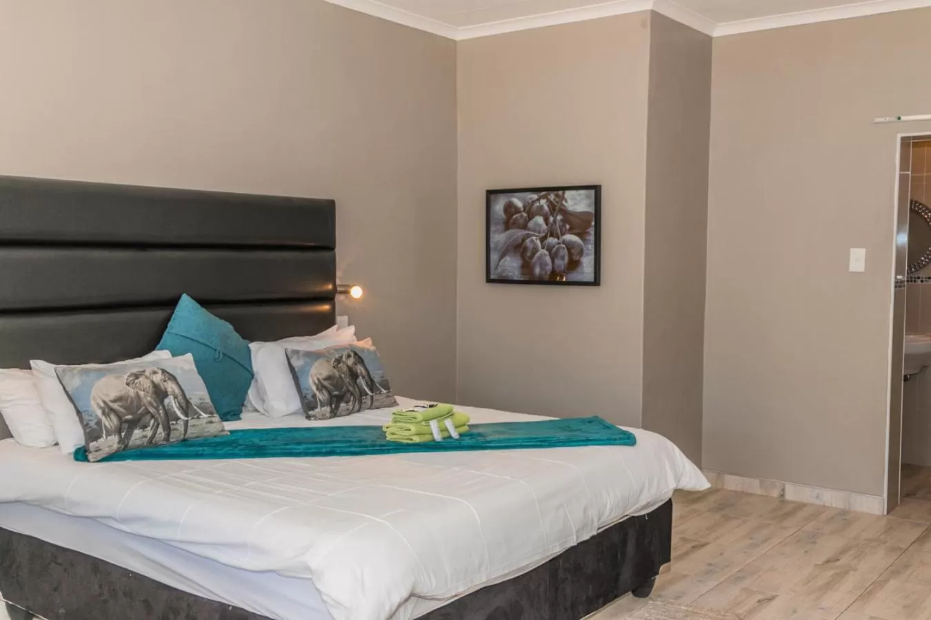 Bed in Out of Africa Town Lodge