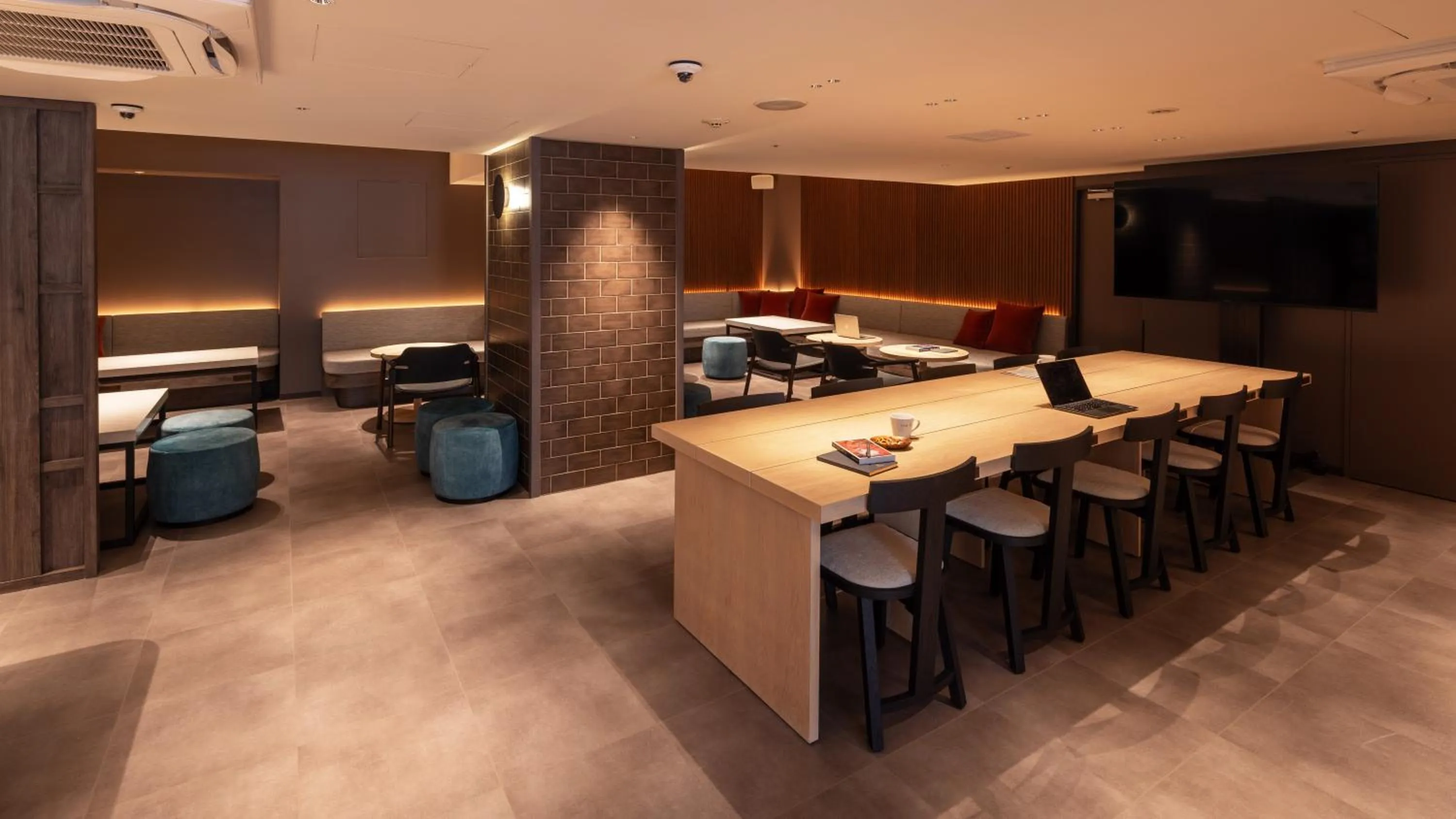 Restaurant/places to eat in the b akasaka