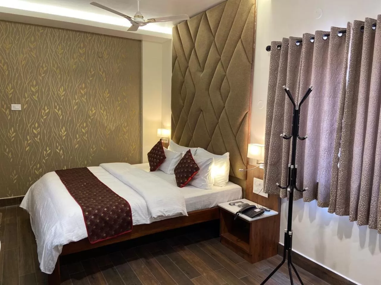 Bed in Le Shiv Executive Suite