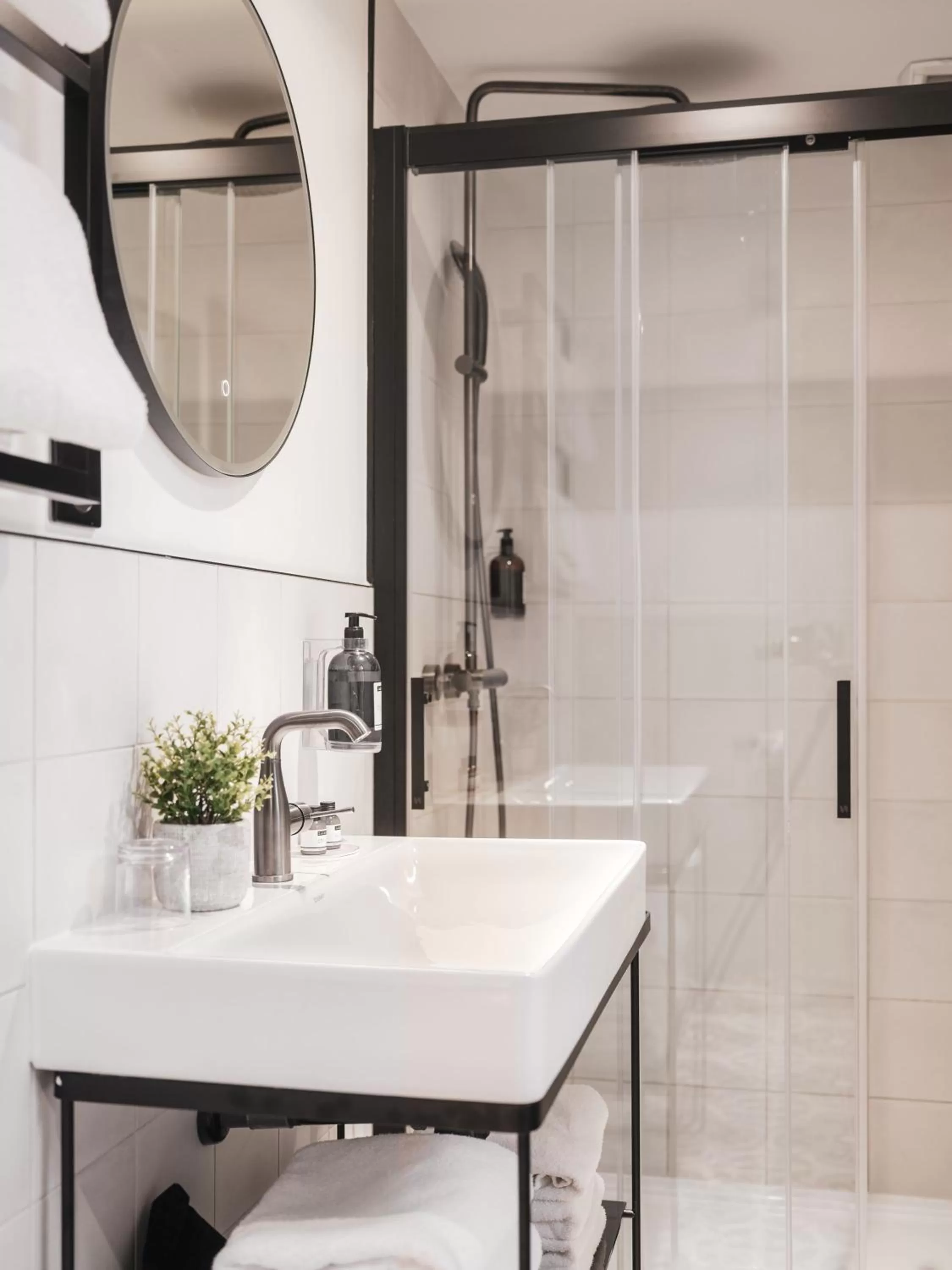 Bathroom in Maisons du Monde Hotel & Suites - Nantes