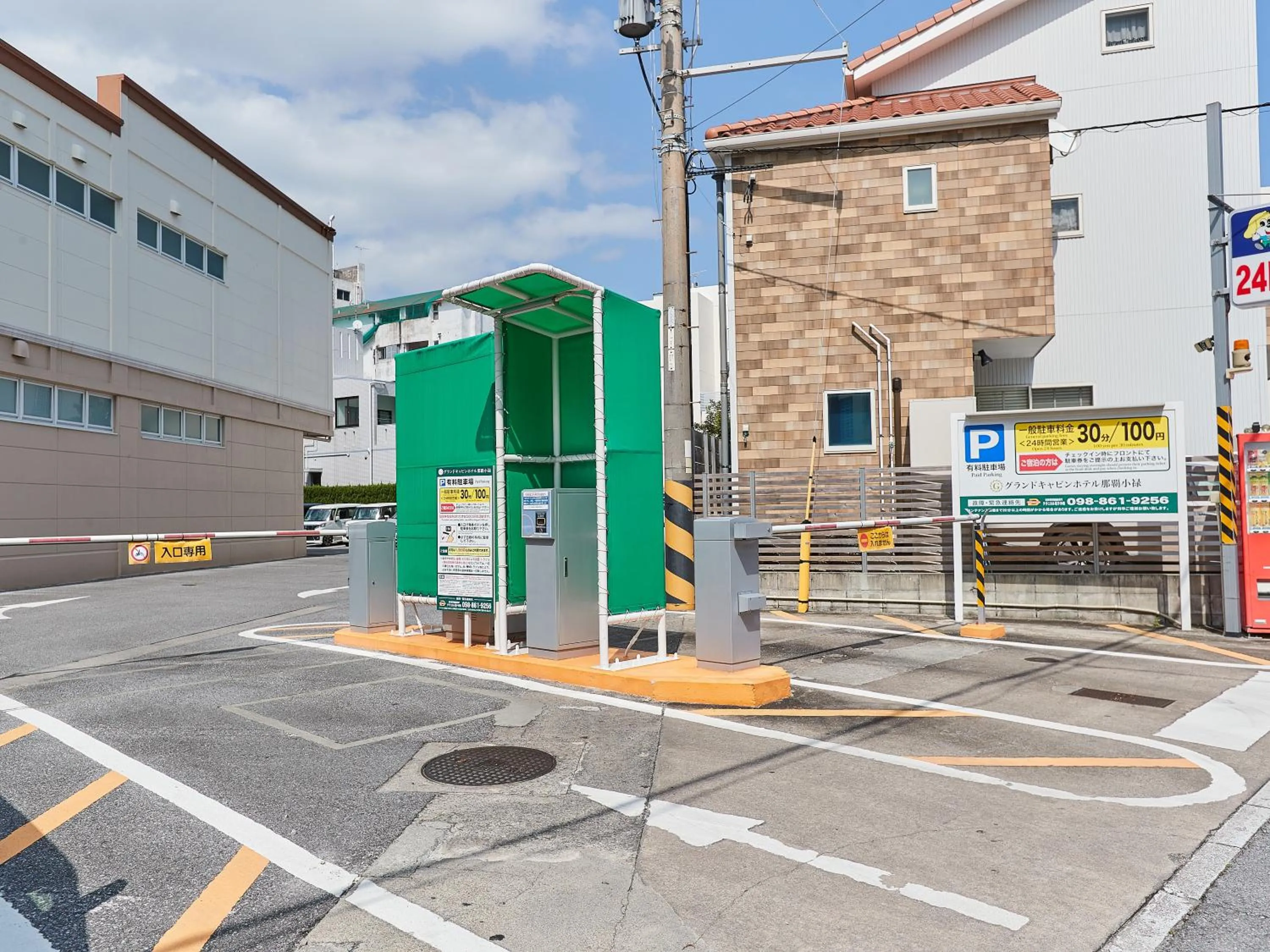 Parking in Grand Cabin Hotel Naha Oroku
