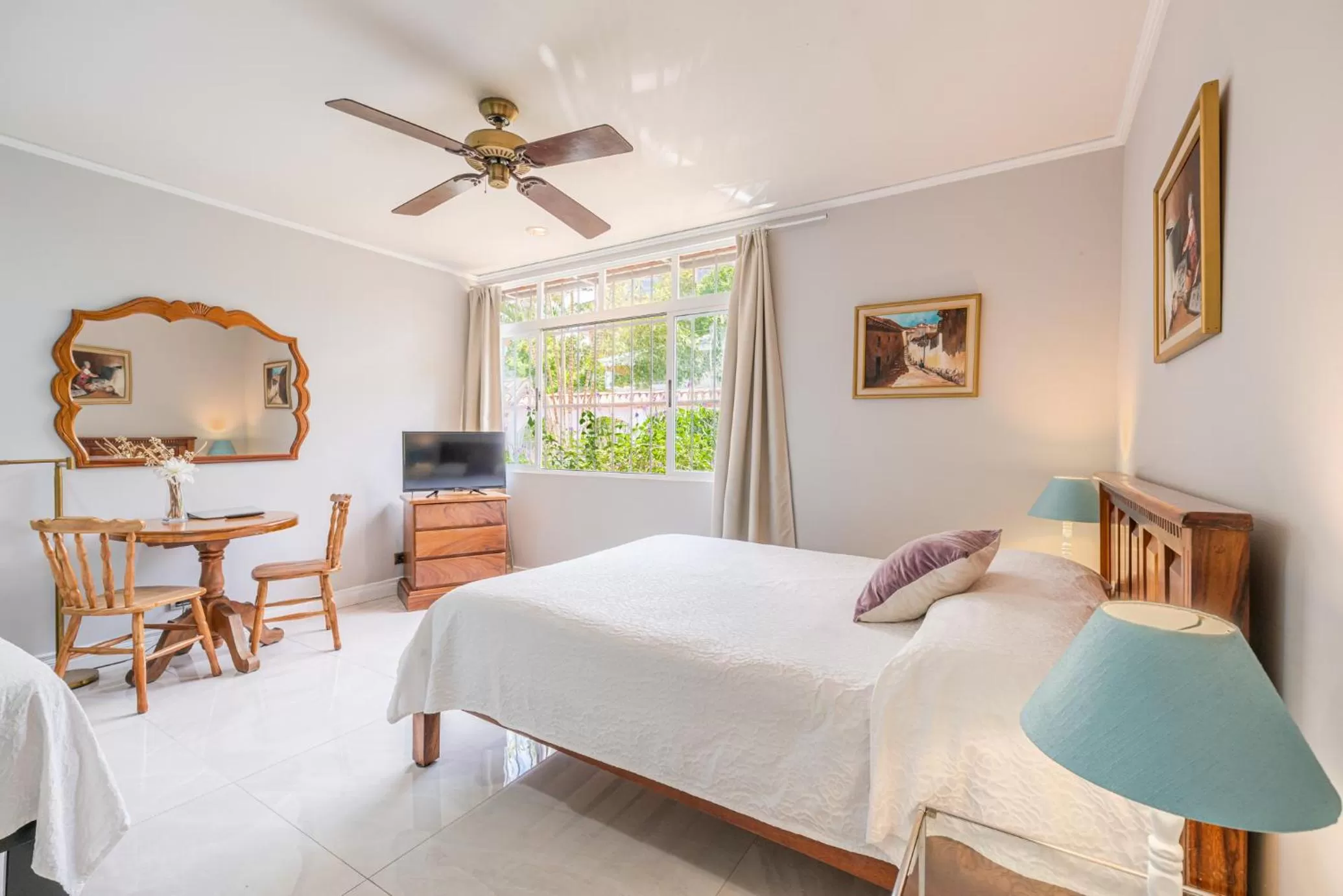 Photo of the whole room, Bed in Posada el Quijote