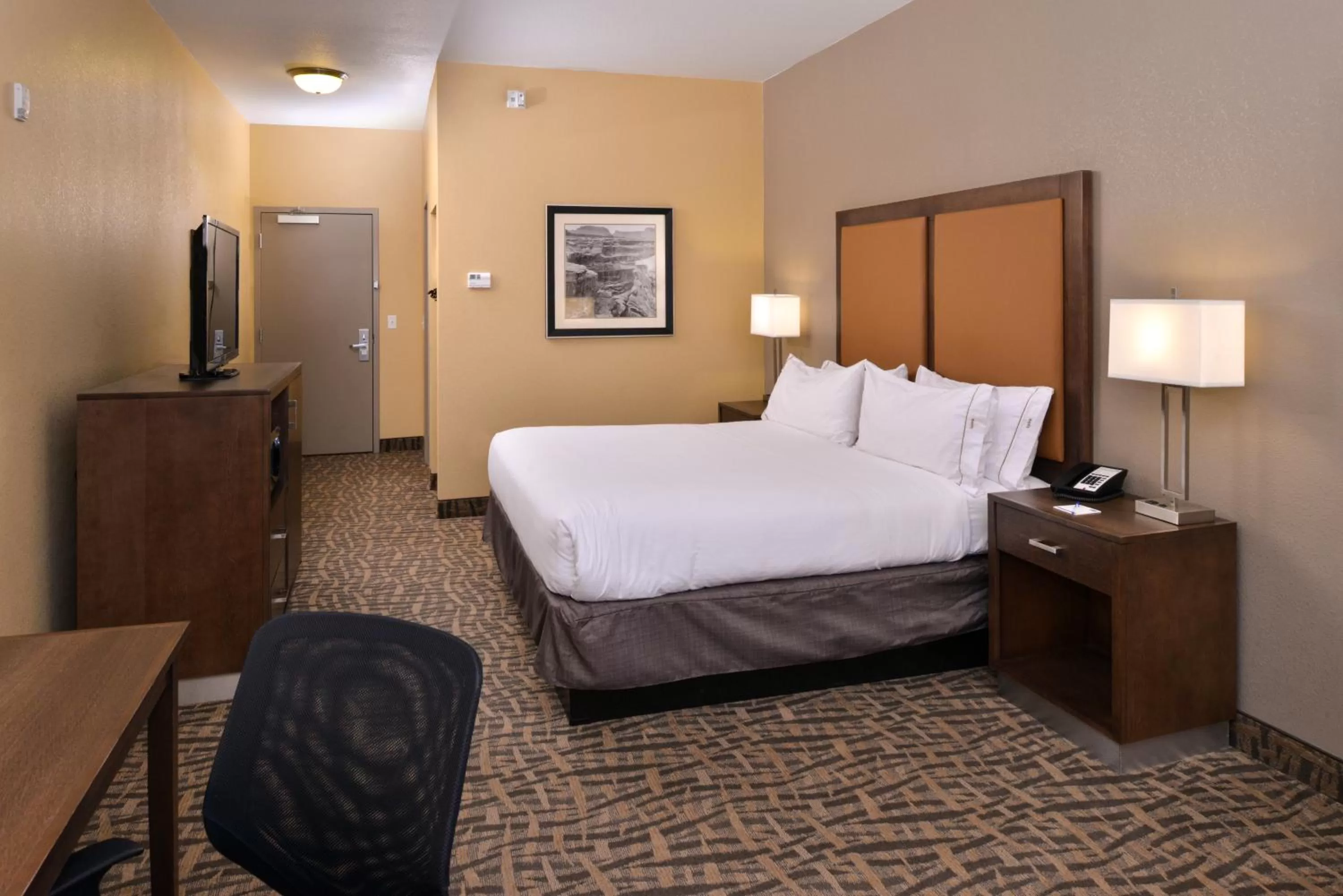 Bedroom, Bed in Holiday Inn Express & Suites Page - Lake Powell Area by IHG