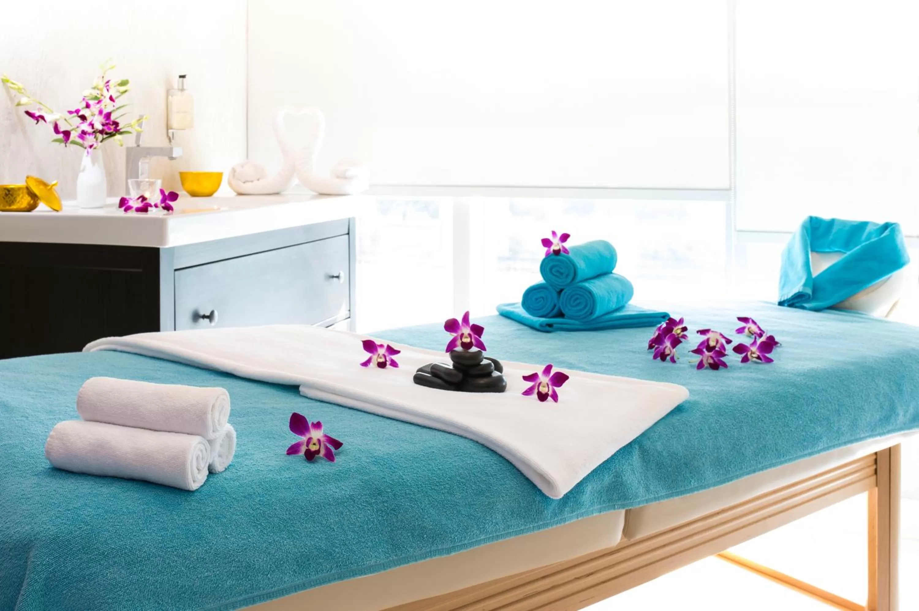 Lobby or reception, Bed in Novotel Abu Dhabi Gate