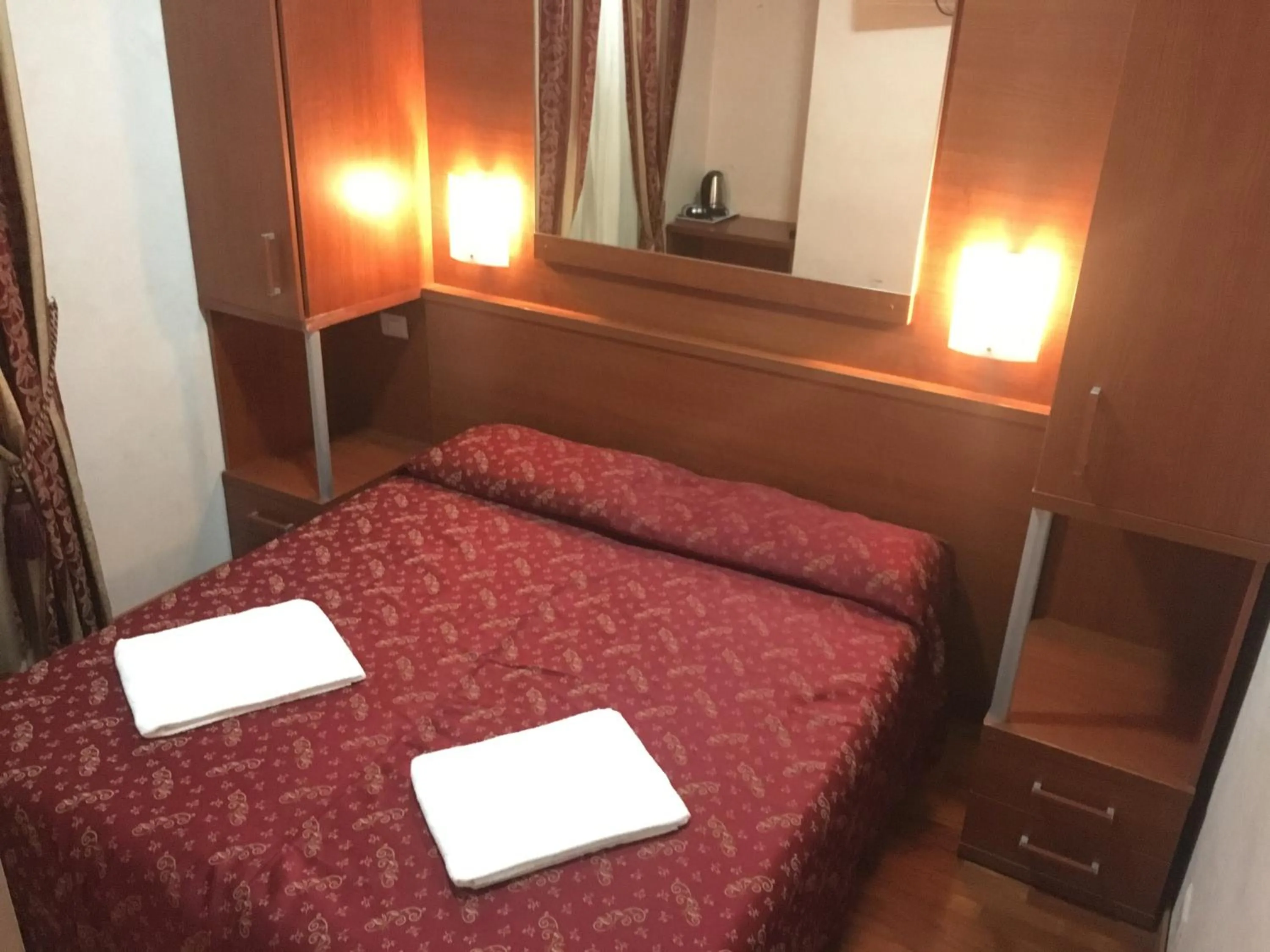 Decorative detail, Bed in Toffa Place In Rome