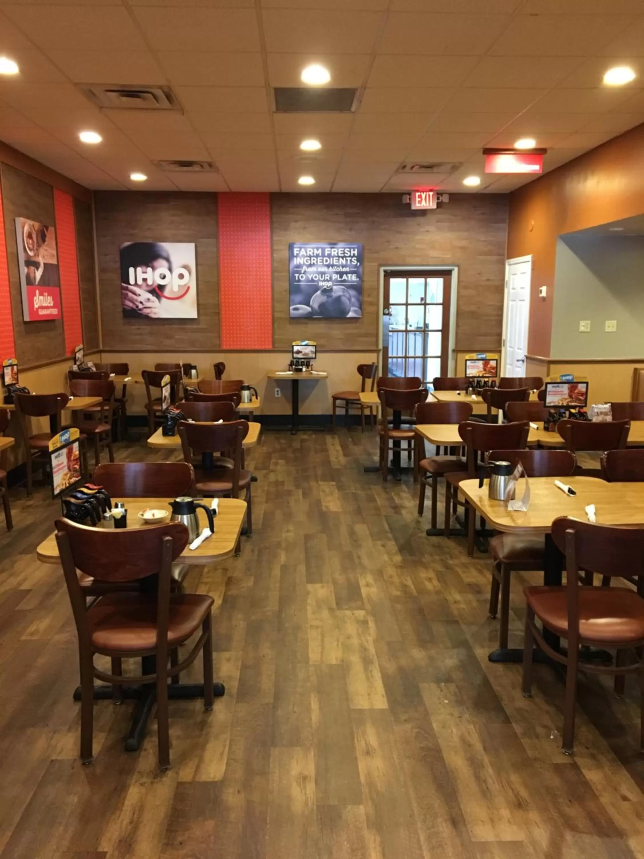 Restaurant/places to eat in Days Inn by Wyndham Titusville Kennedy Space Center