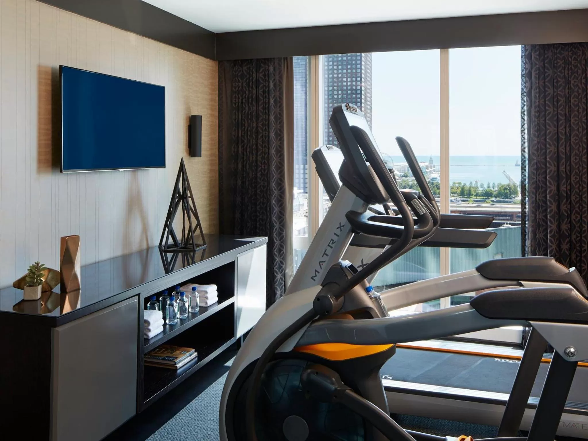Fitness centre/facilities in Loews Chicago Hotel