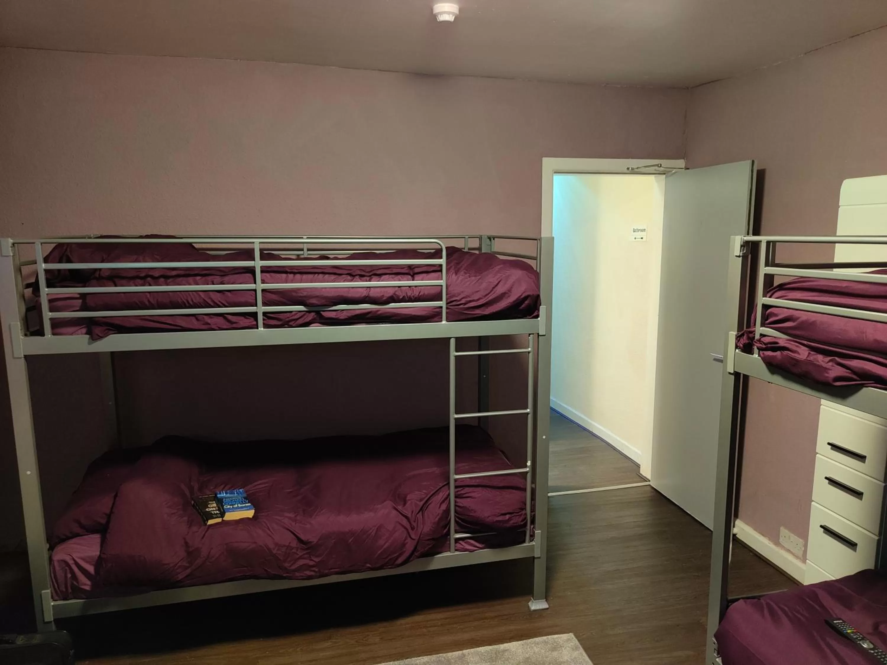 Bed, Bunk Bed in The Oddfellows Arms