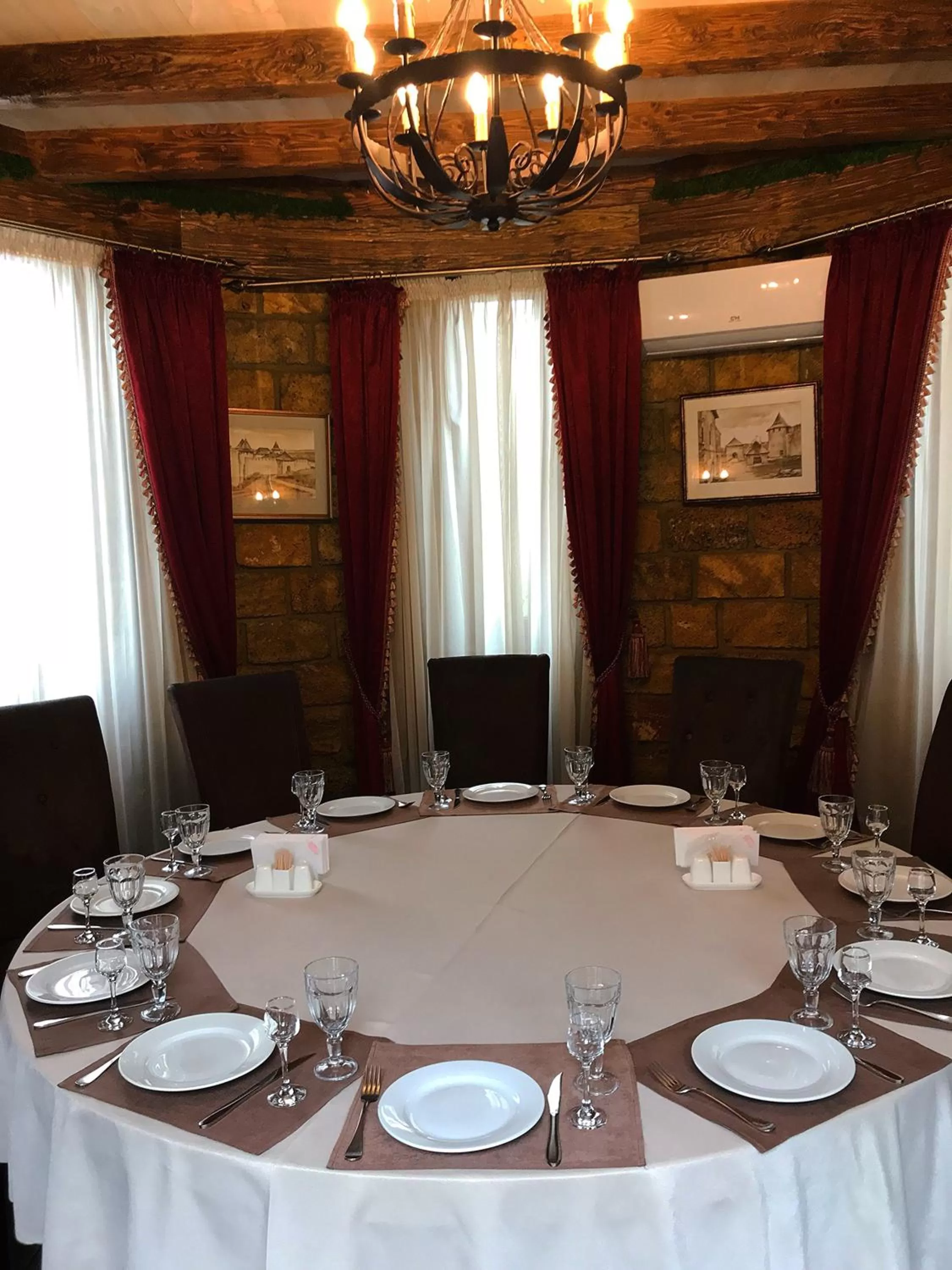 Restaurant/places to eat in Pivdenna Brama