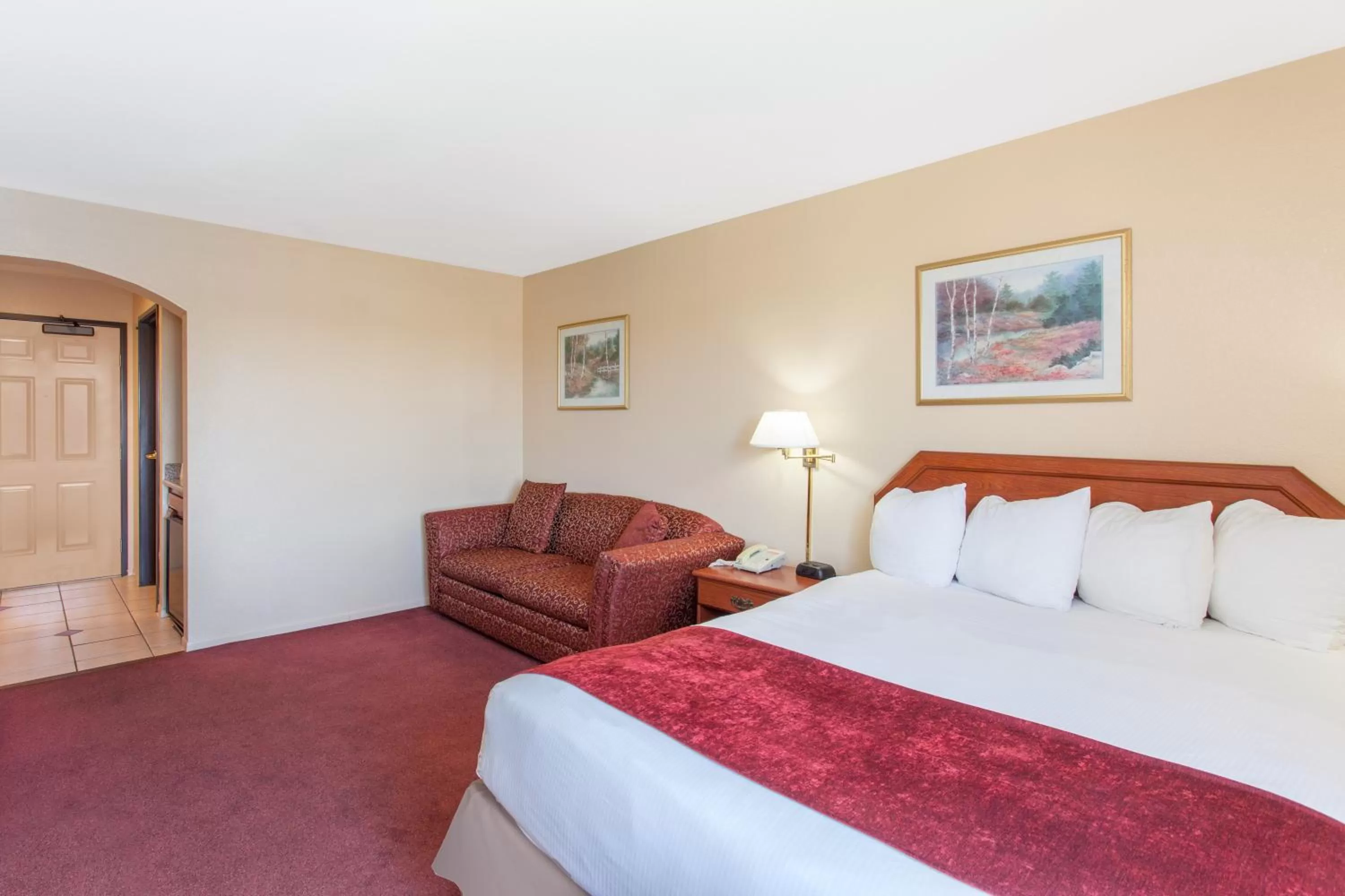 Bedroom, Bed in Ramada by Wyndham Fresno Northwest
