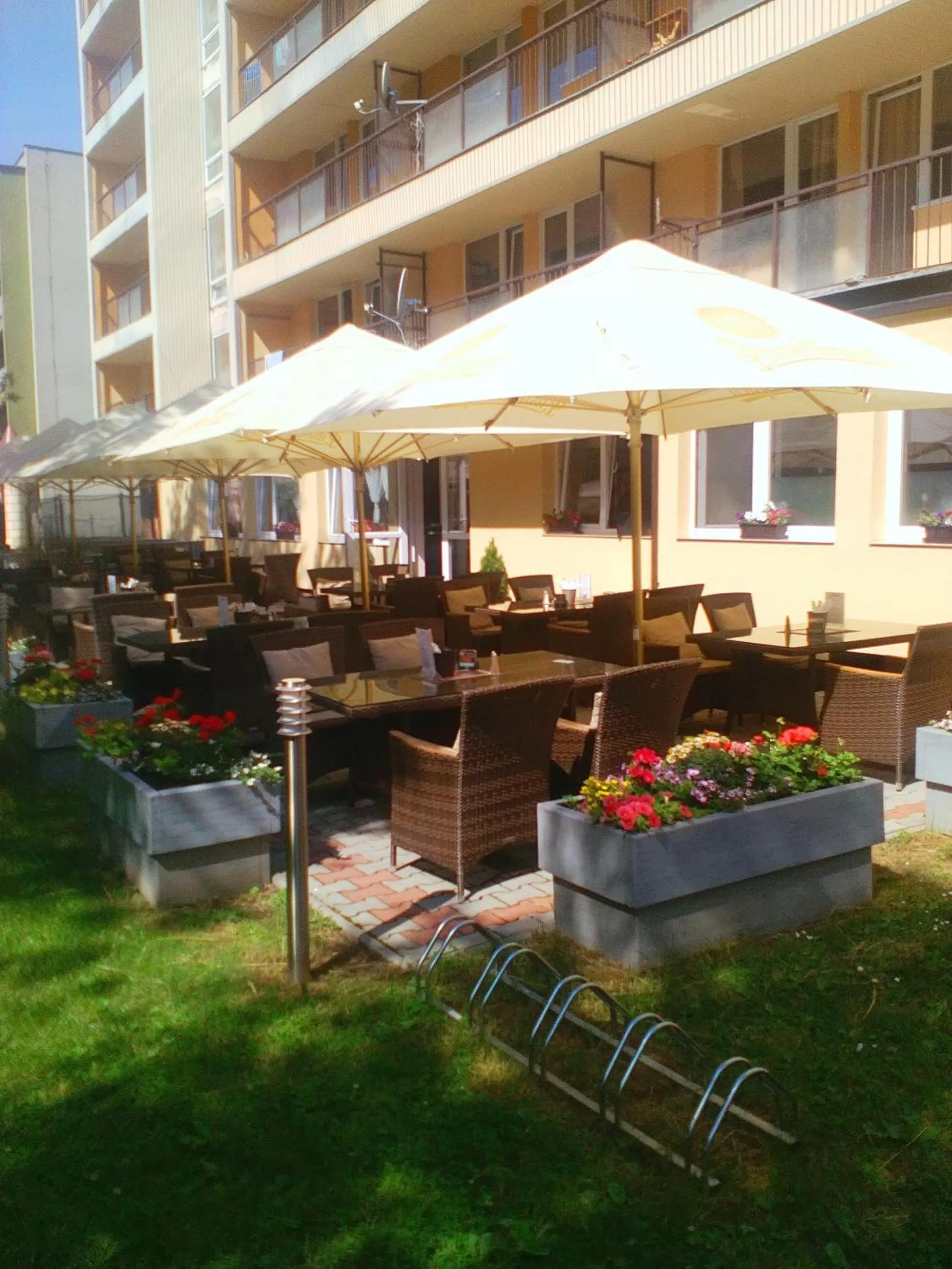 Restaurant/places to eat in Hotel Garni