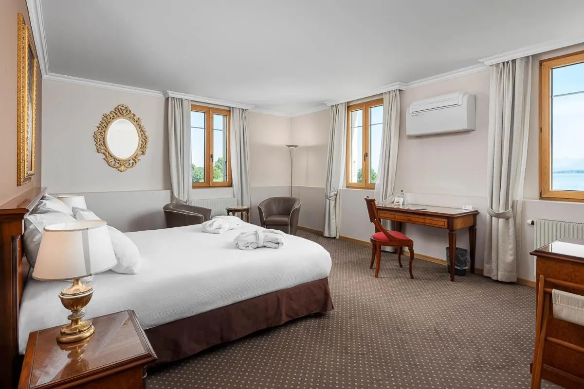 Bed in Hotel Le Rive