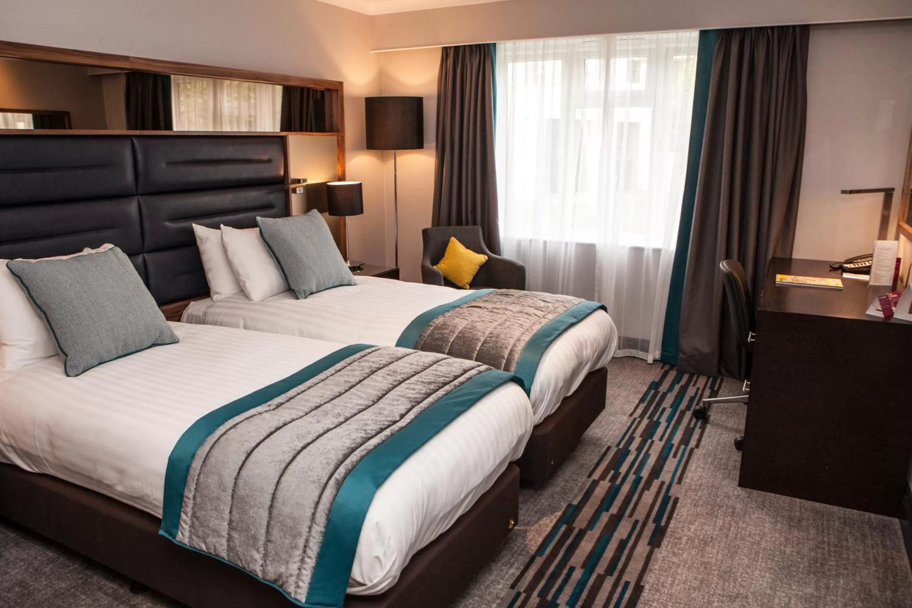 Double or Twin Room in Elite Venue Selection Felbridge - Gatwick