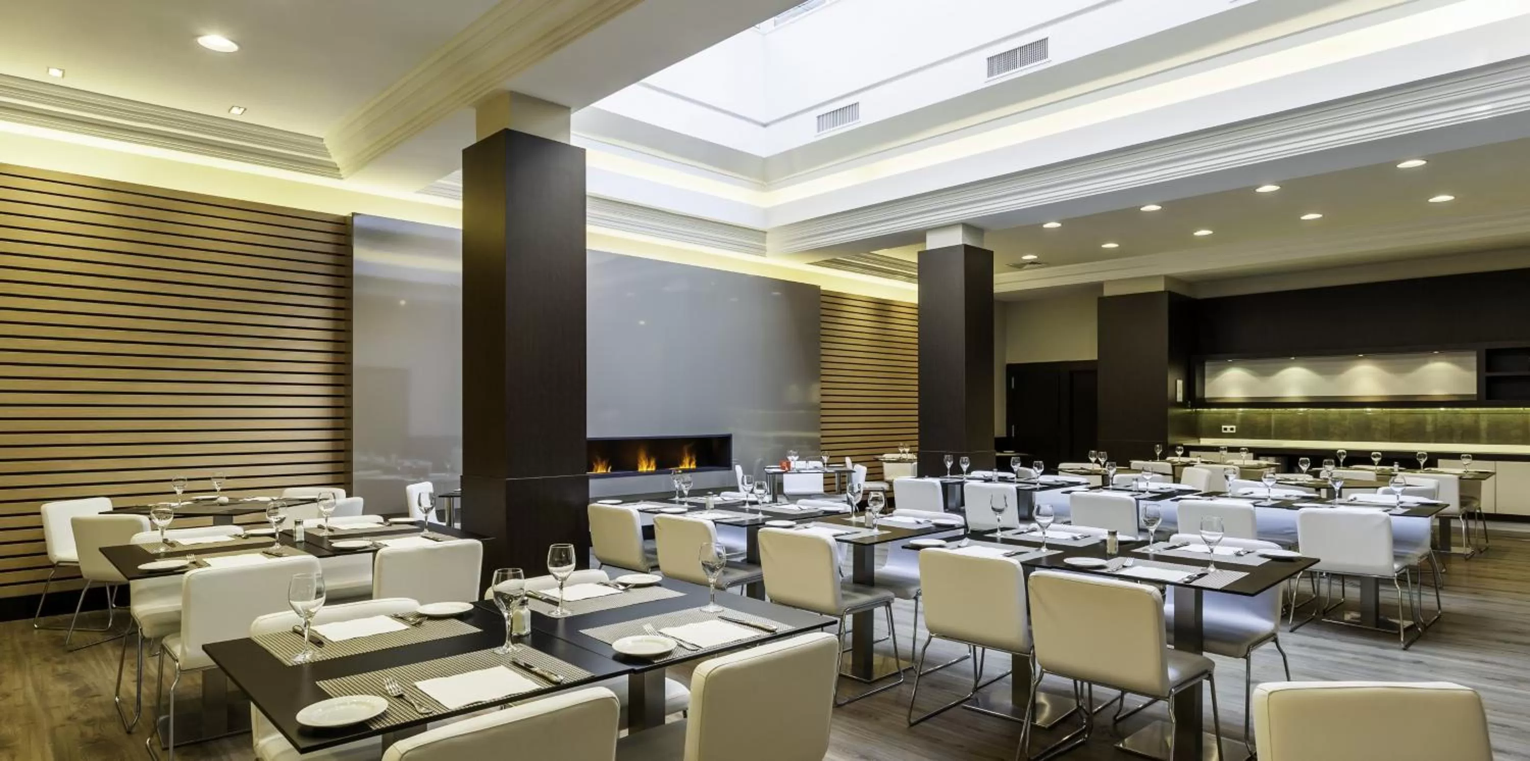 Restaurant/places to eat in Ilunion Suites Madrid