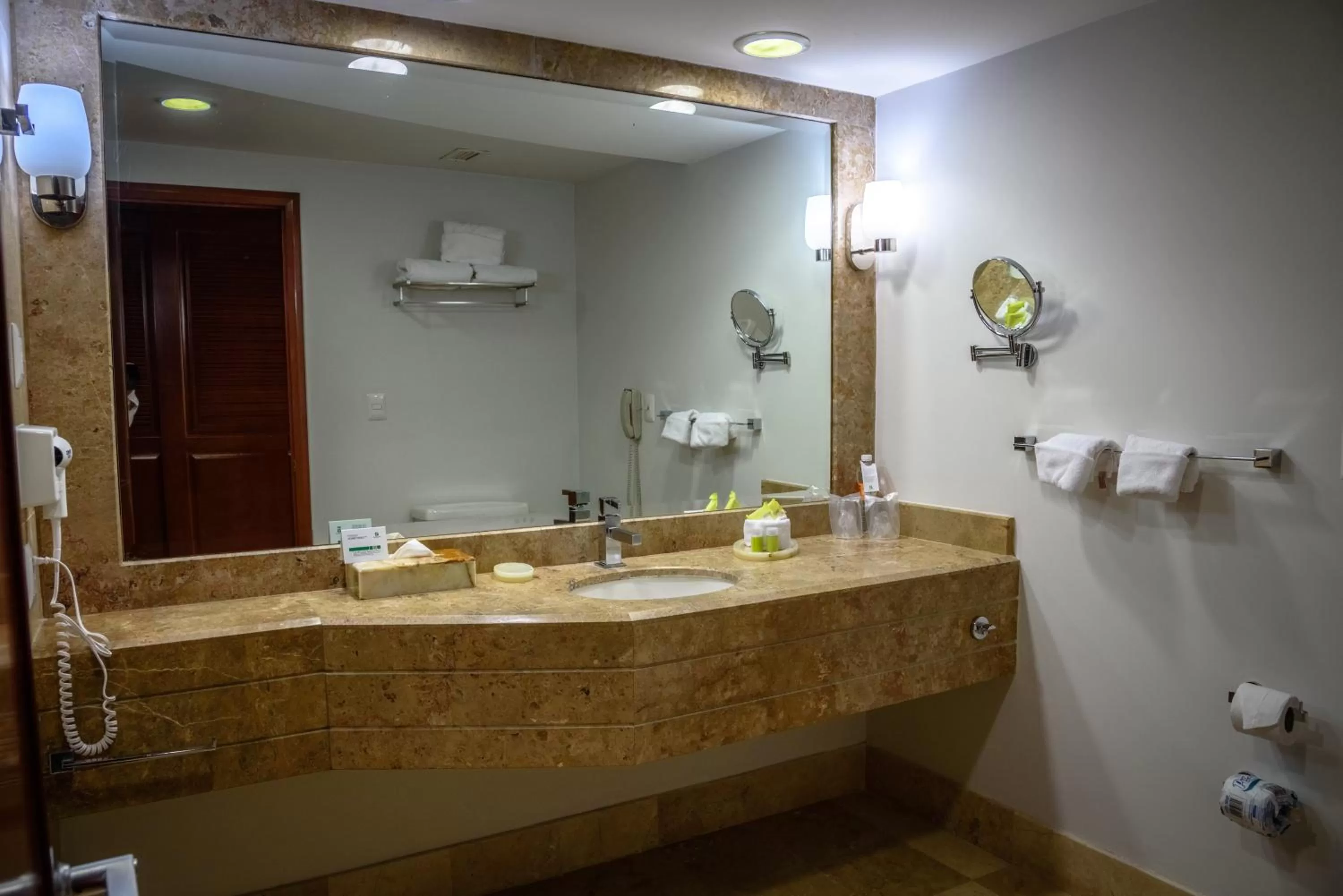 Bathroom in Holiday Inn Tuxtla Gutierrez by IHG