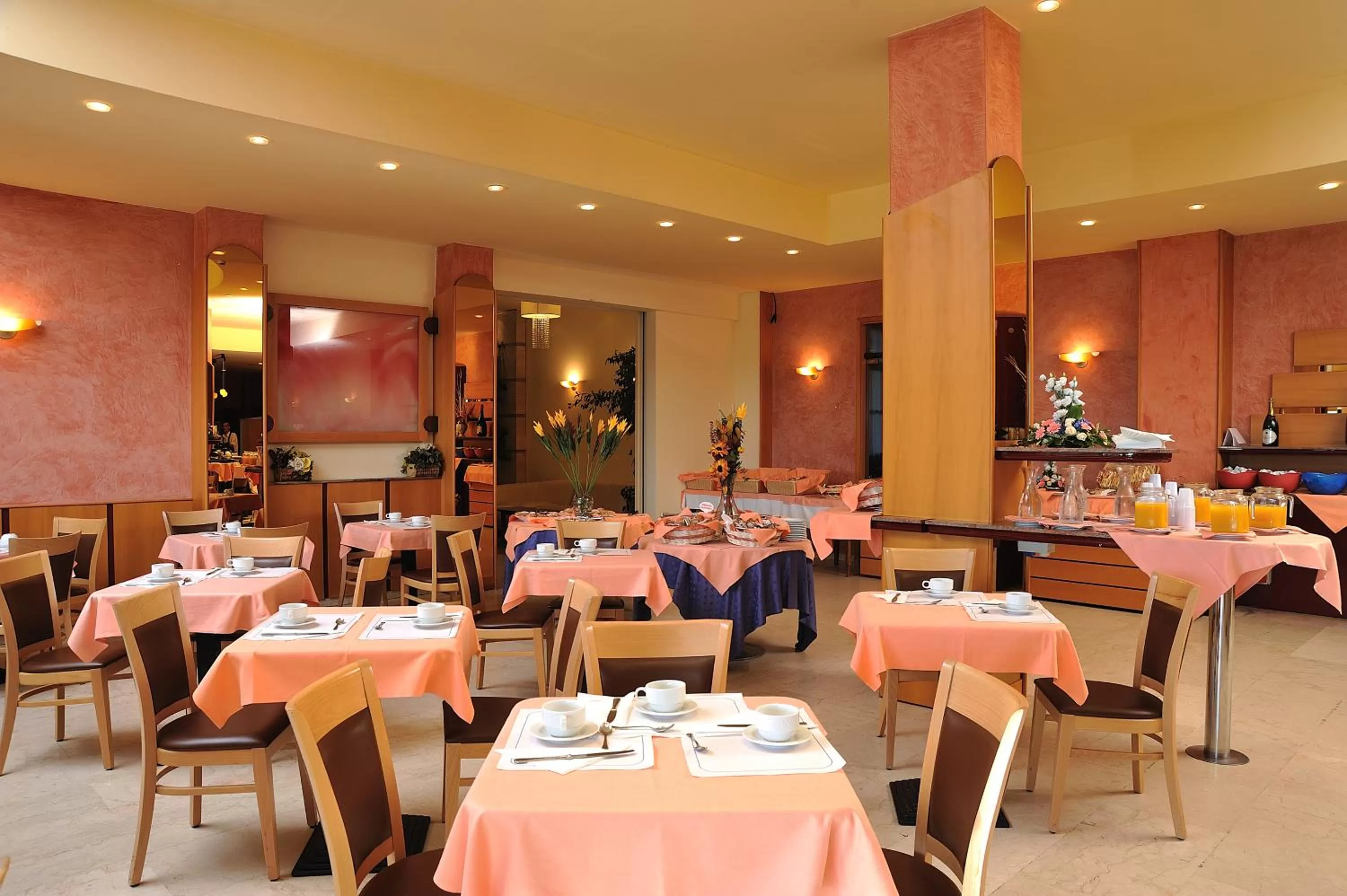 Restaurant/places to eat in Hotel Adria