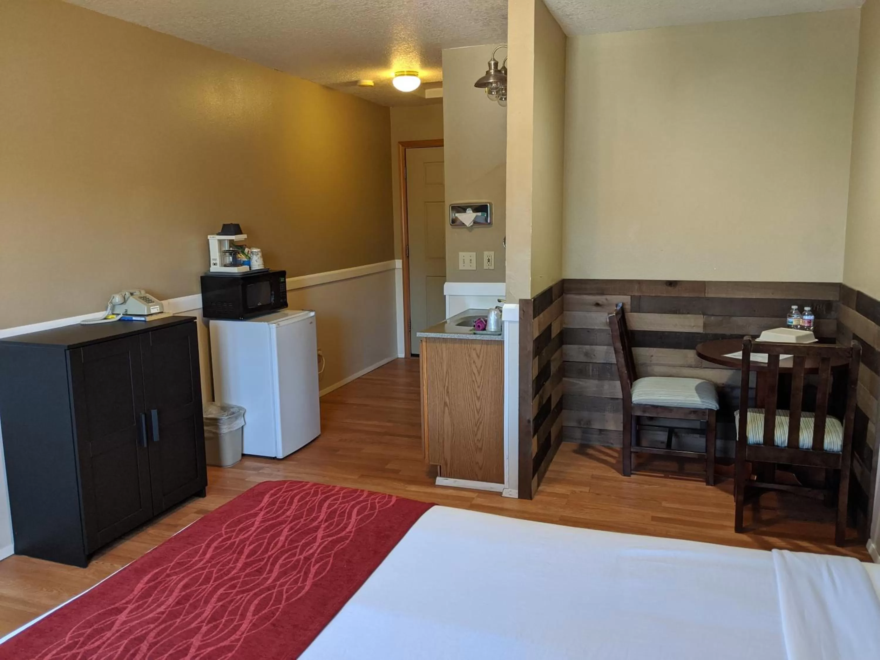 Dining area in Hillcrest Inn