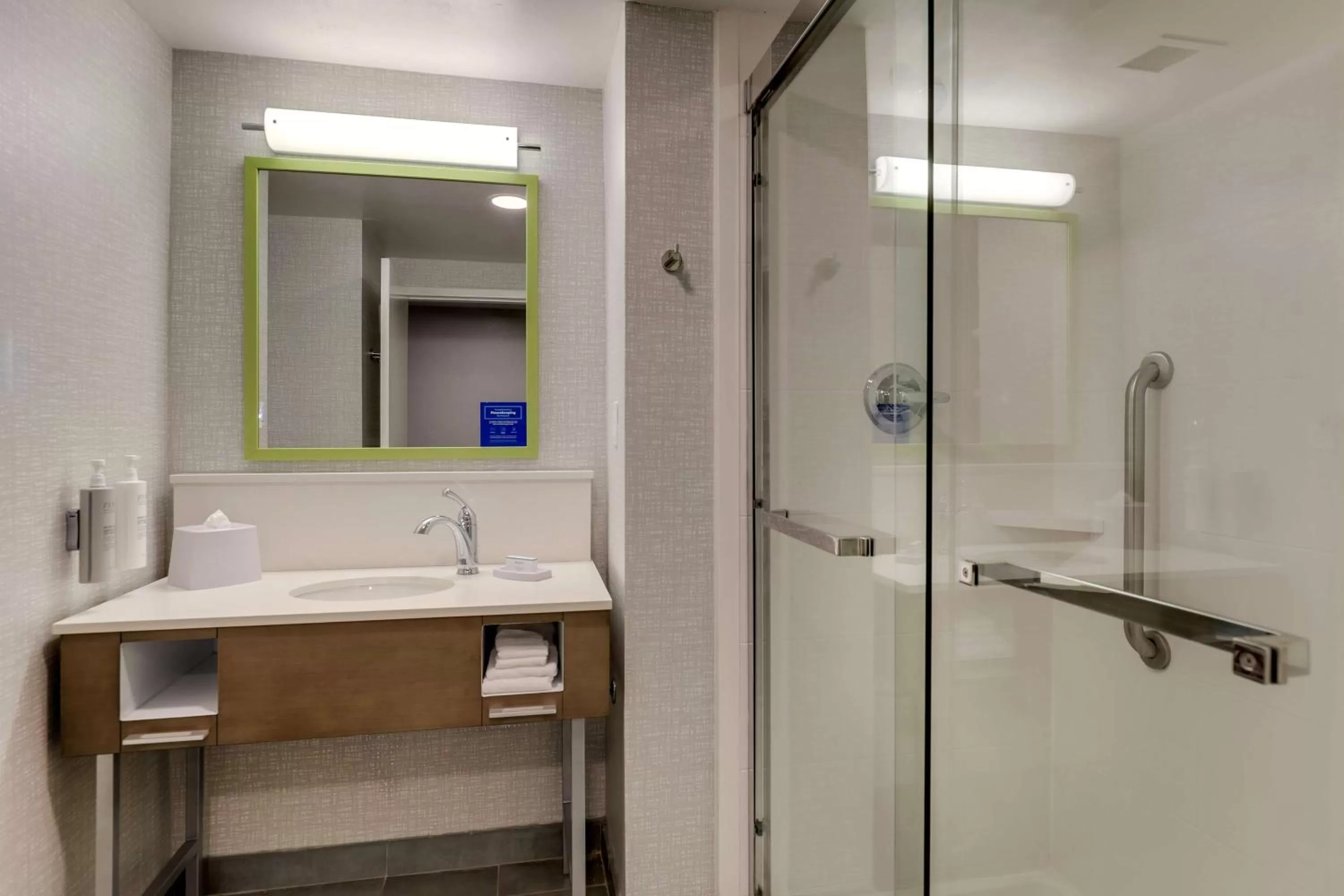 Bathroom in Hampton Inn Cumming