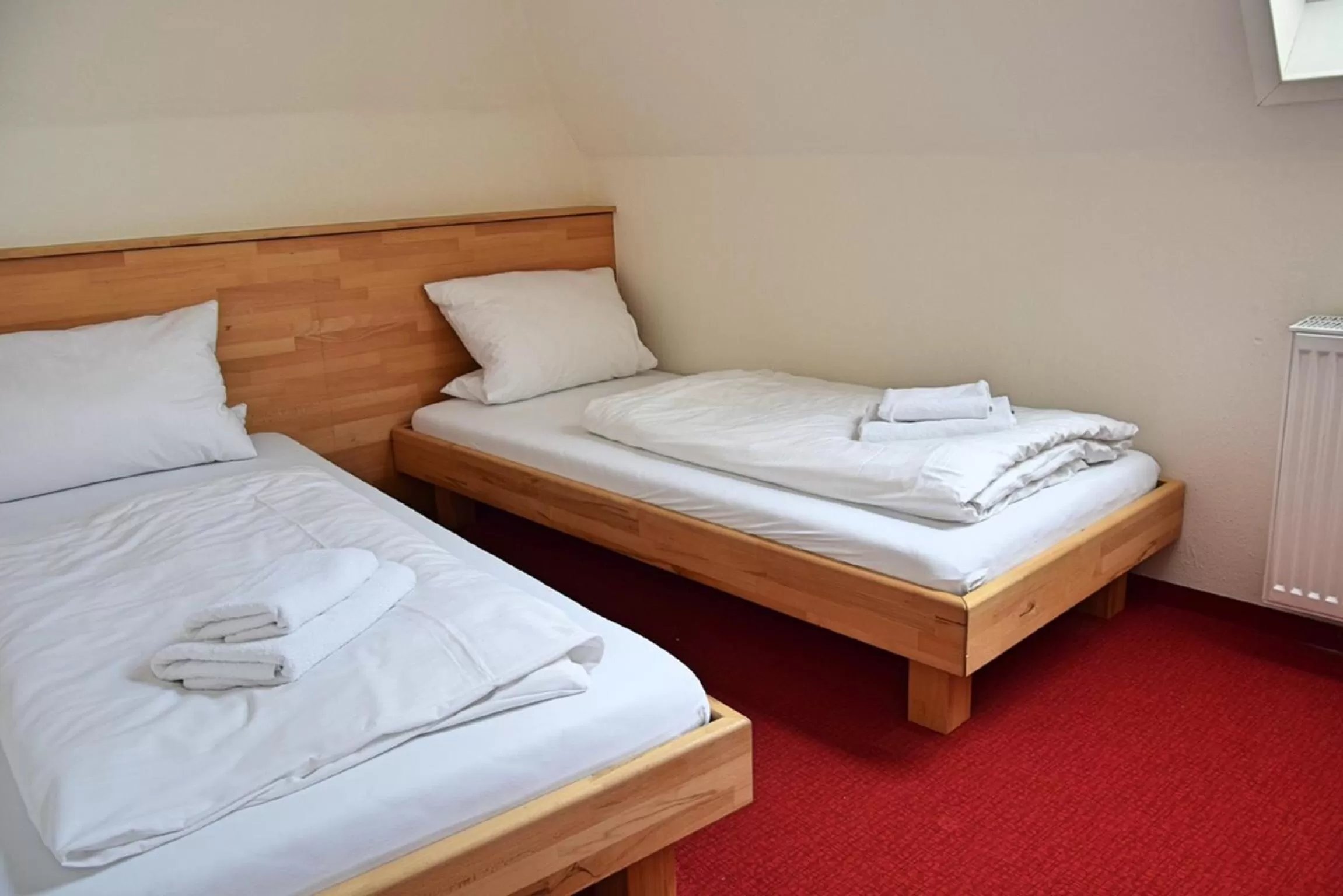 Bedroom, Bed in Cafe-Hotel Altreuter