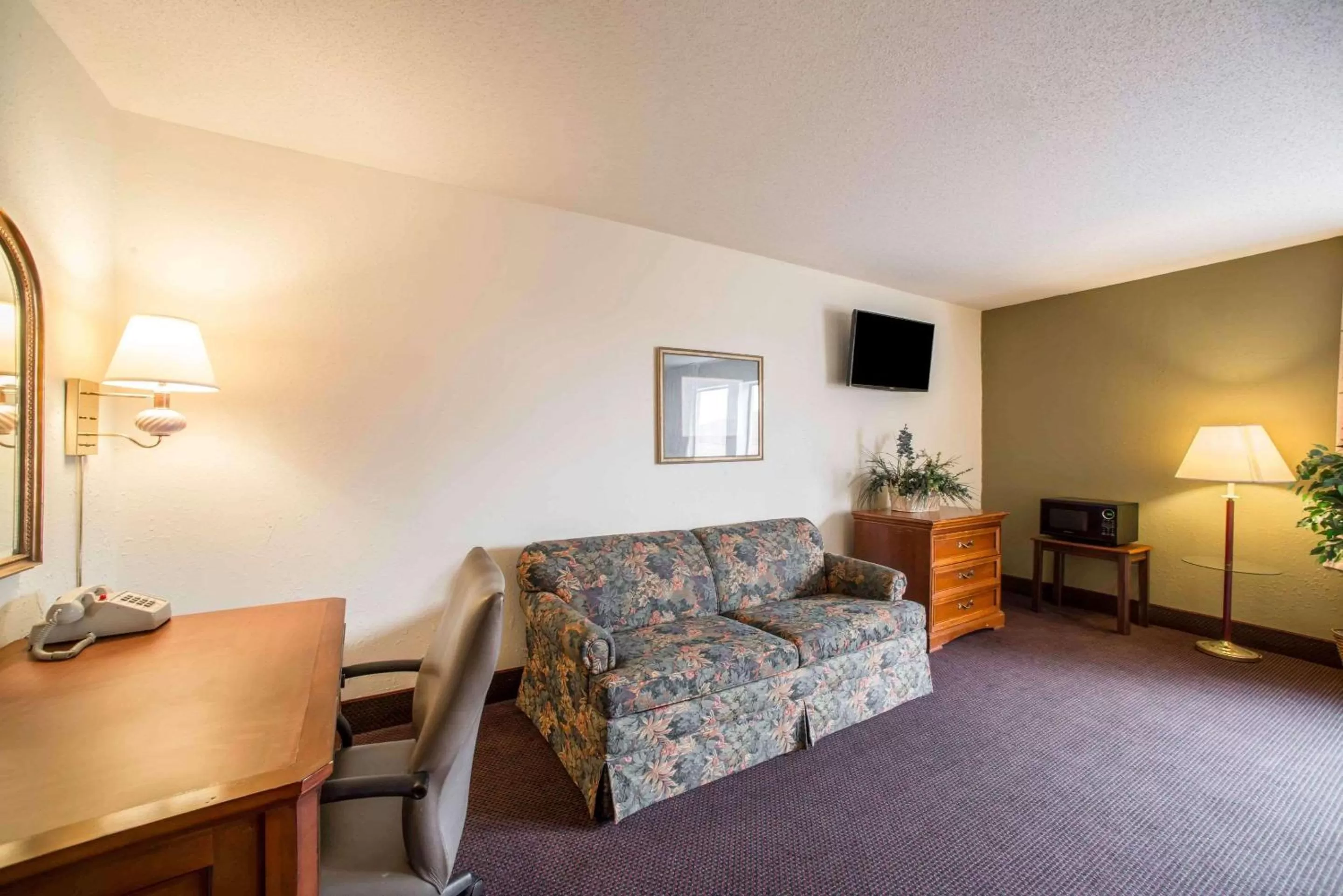 Photo of the whole room in Econo Lodge Marion