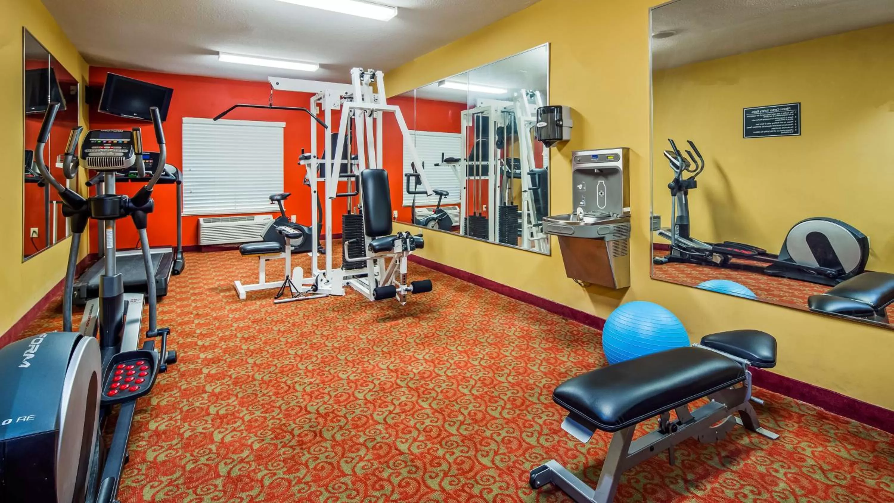 Fitness centre/facilities in SureStay Plus Hotel by Best Western Alvin