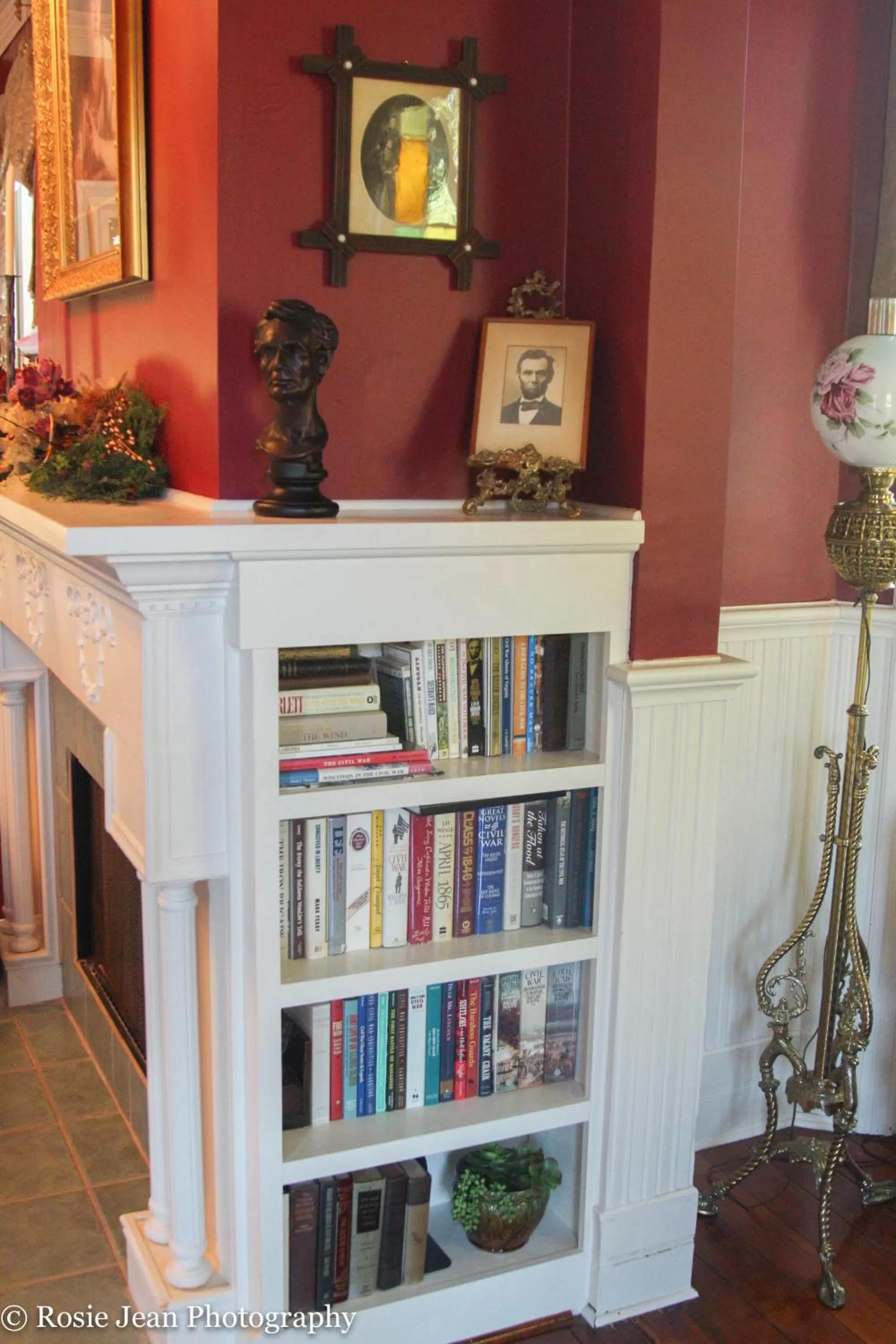 Library in Flowertown Bed and Breakfast