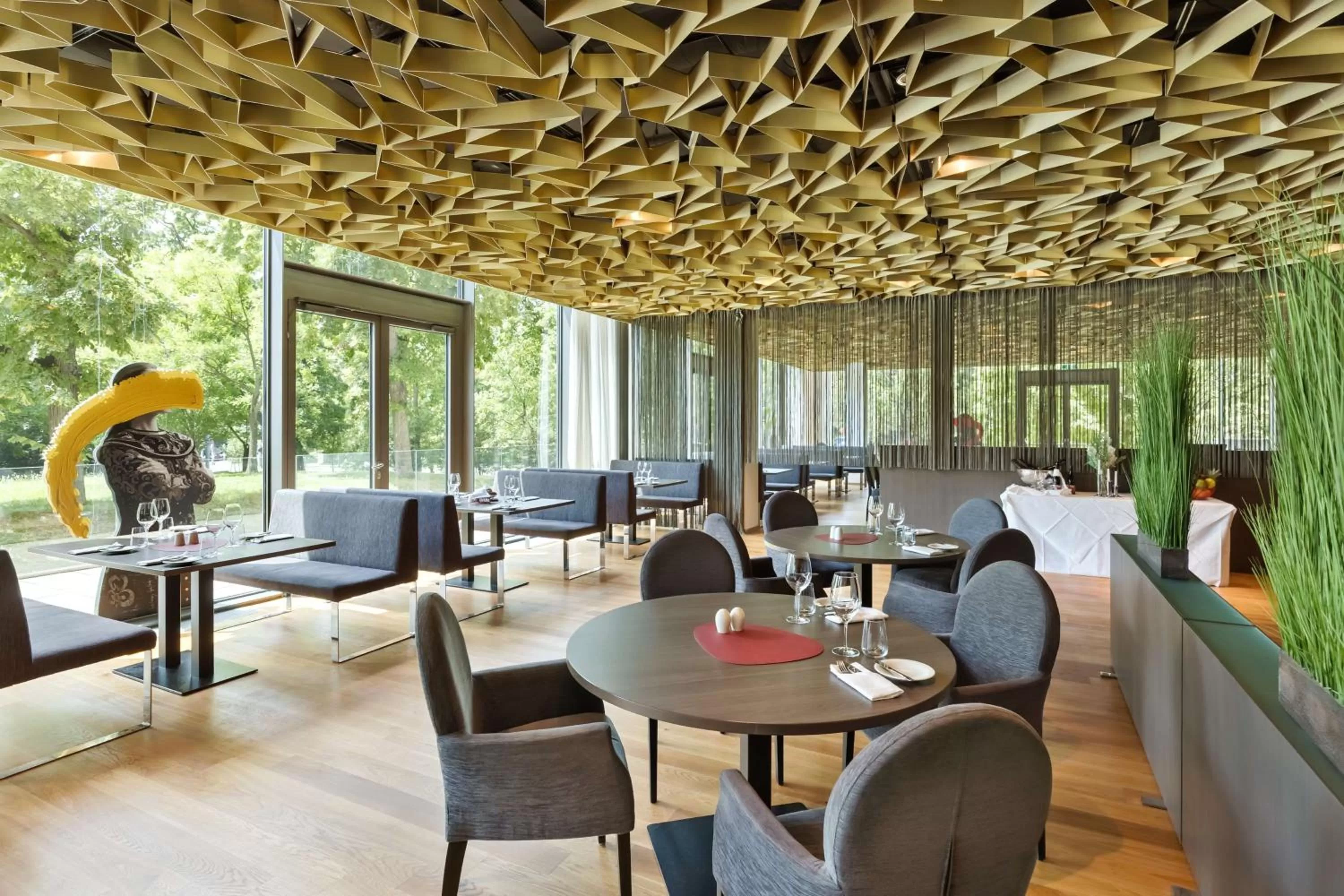 Restaurant/places to eat in Doubletree by Hilton Vienna Schonbrunn