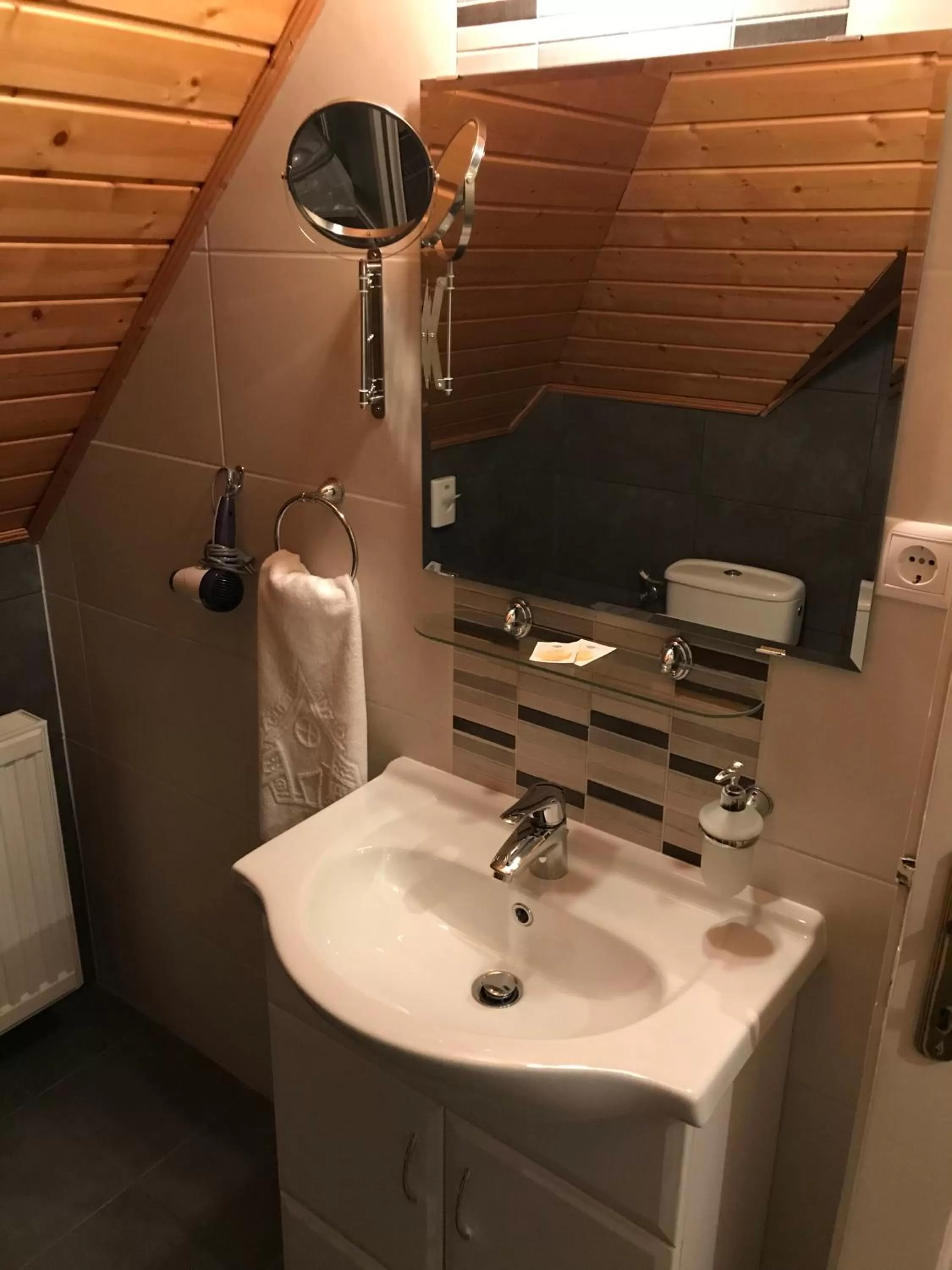 Bathroom in Zöldtető Panzió