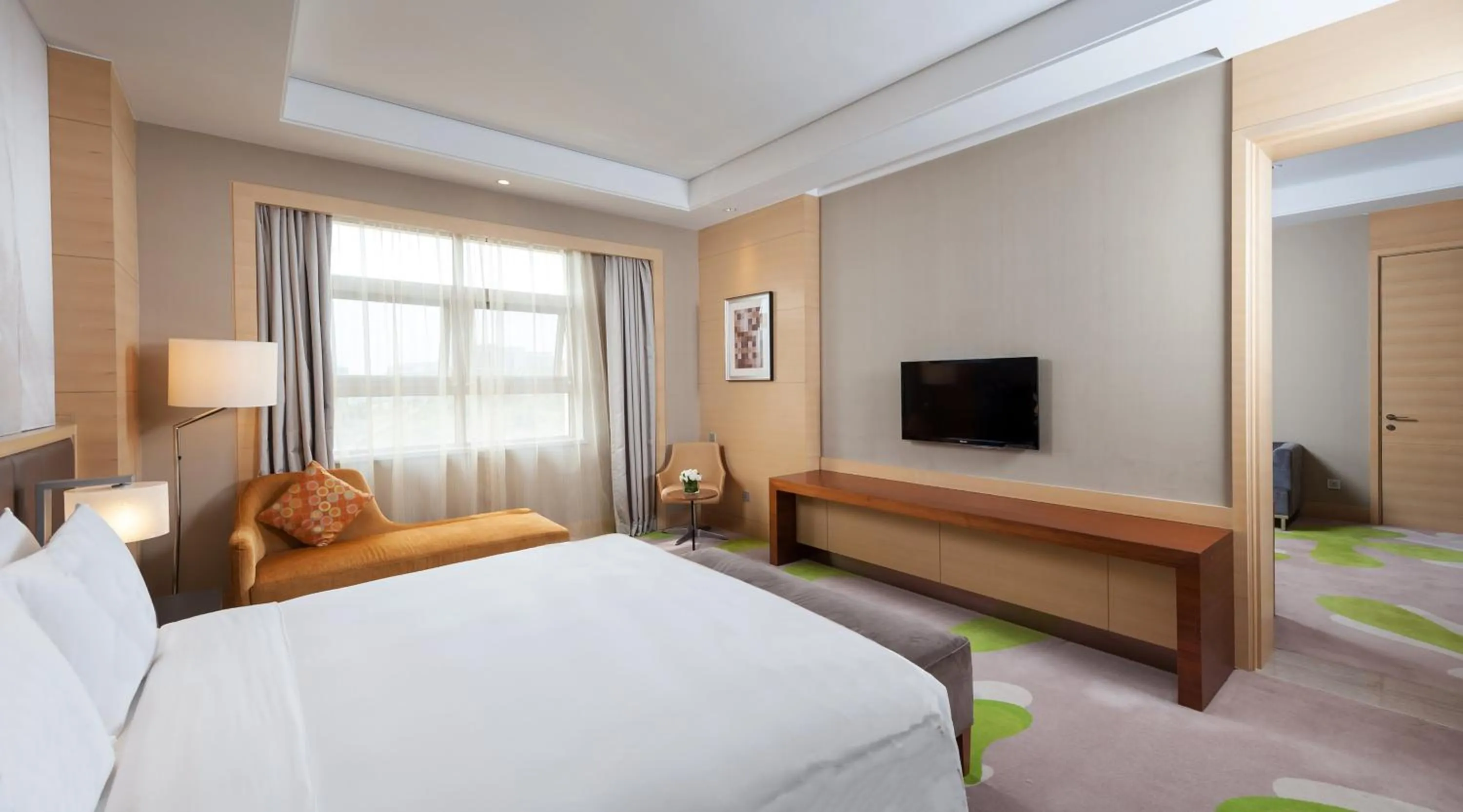 Photo of the whole room, Bed in Hai Tian Expo Hotel