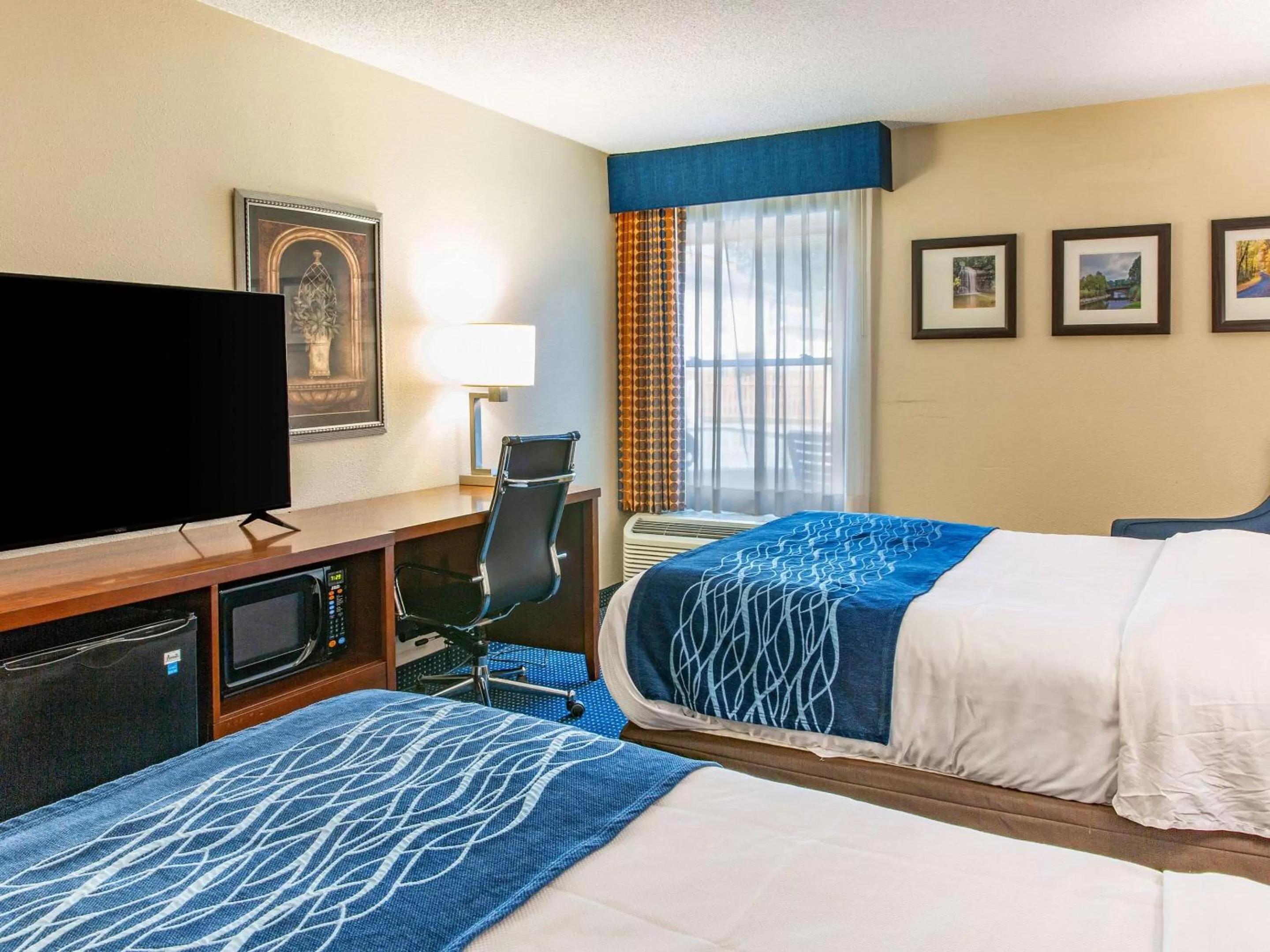 Bedroom, Bed in Comfort Inn Piketon near Fairgrounds