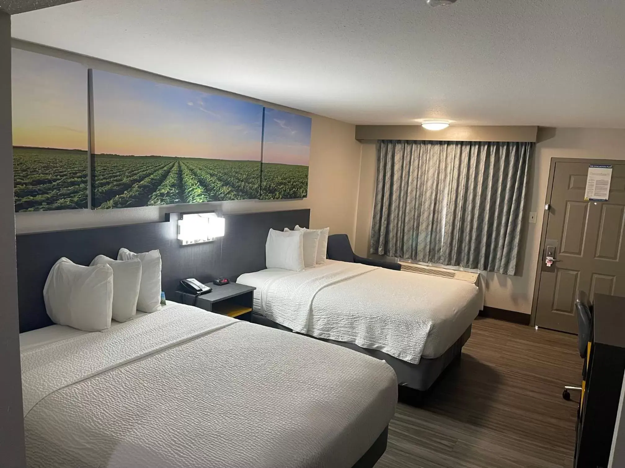 Queen Room with Two Queen Beds - Smoking in Days Inn by Wyndham Ruston LA Queen Room with Two Queen Beds - Smoking in Days Inn by Wyndham Ruston LA