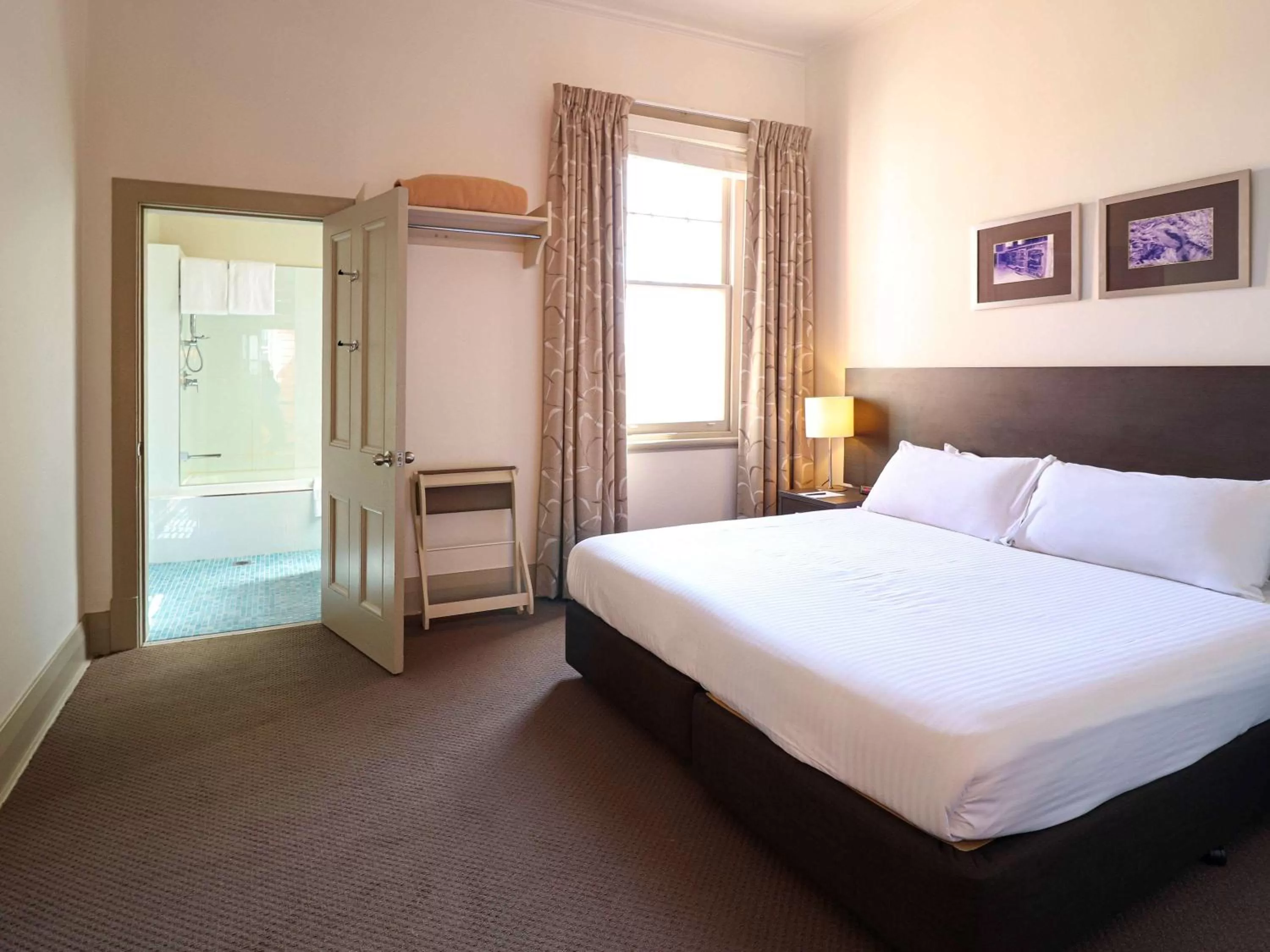 Photo of the whole room, Bed in Q Station