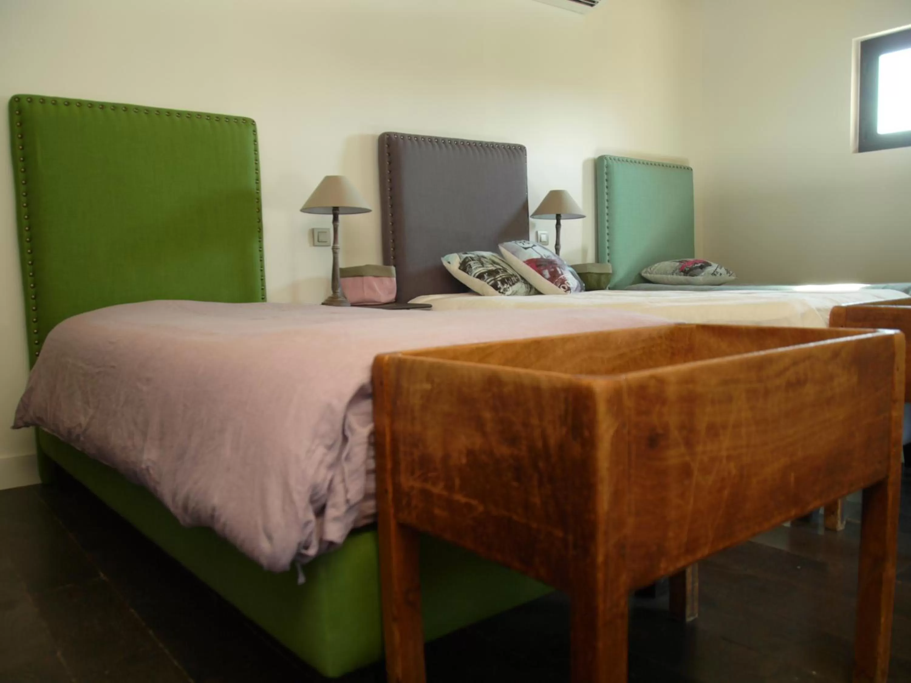 Bed, TV/Entertainment Center in La bergerie de Nano