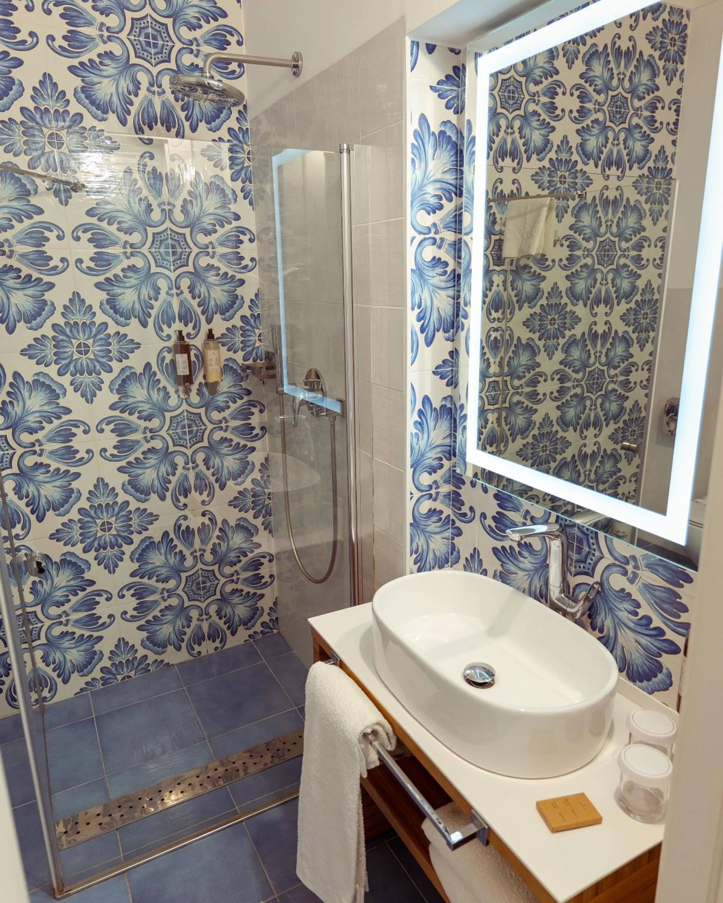 Shower in Domus Maris Relais Boutique Hotel