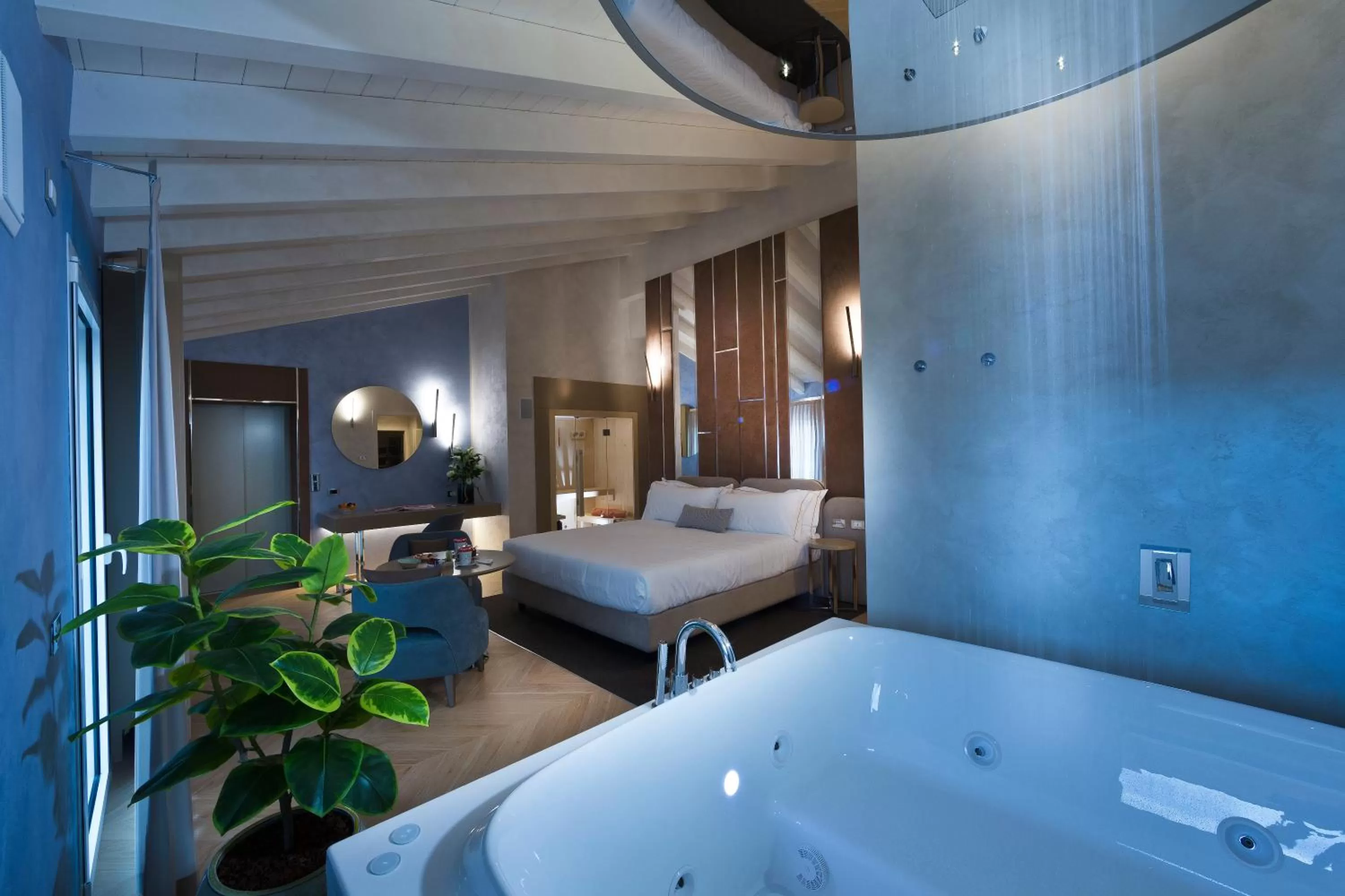 Bed in Vip's Motel Luxury Accommodation & Spa